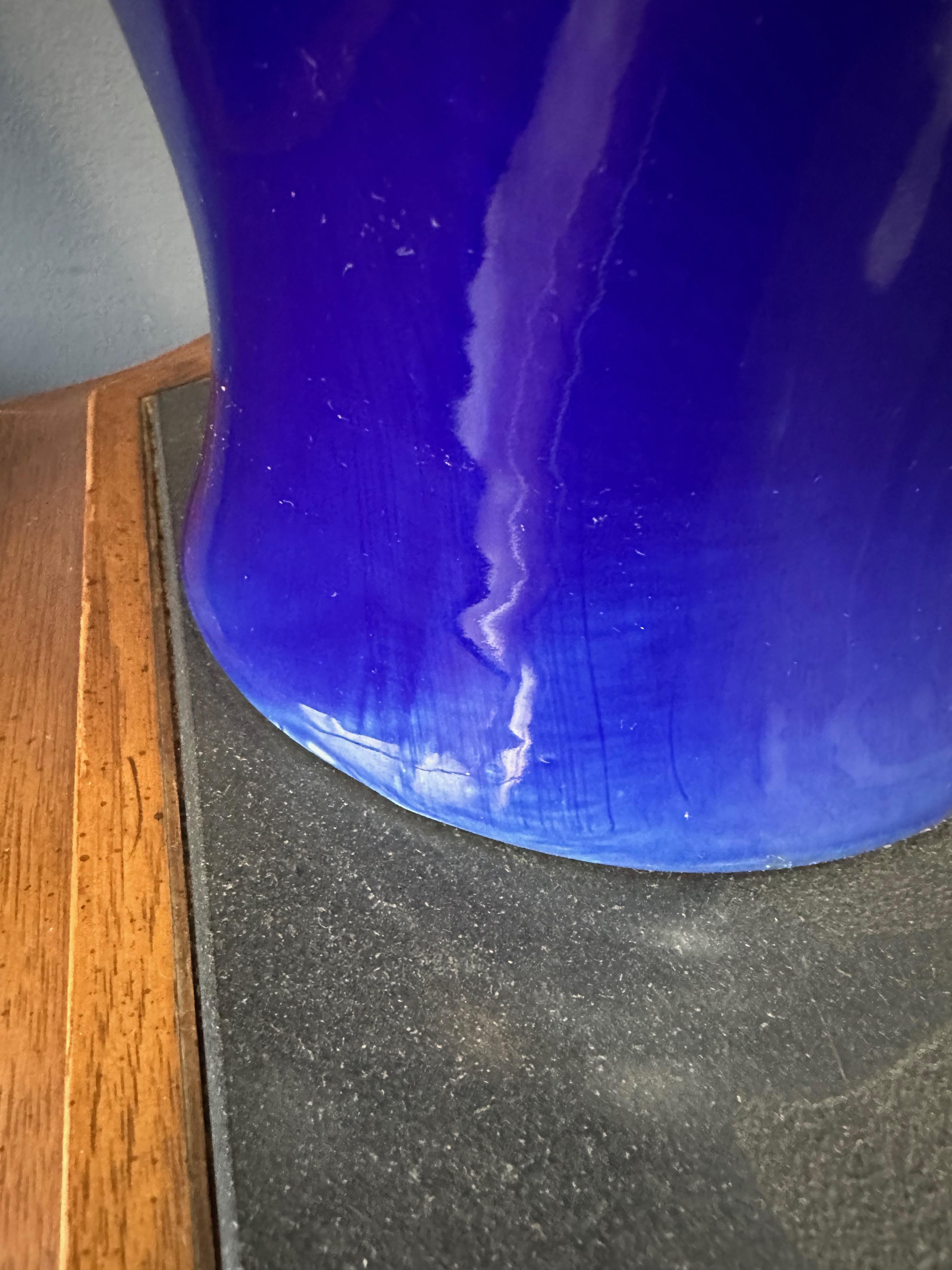 Paire de lampes en céramique en forme de jarre de gingembre des années 1970 en bleu cobalt par CN Burman Bon état - En vente à Philadelphia, PA