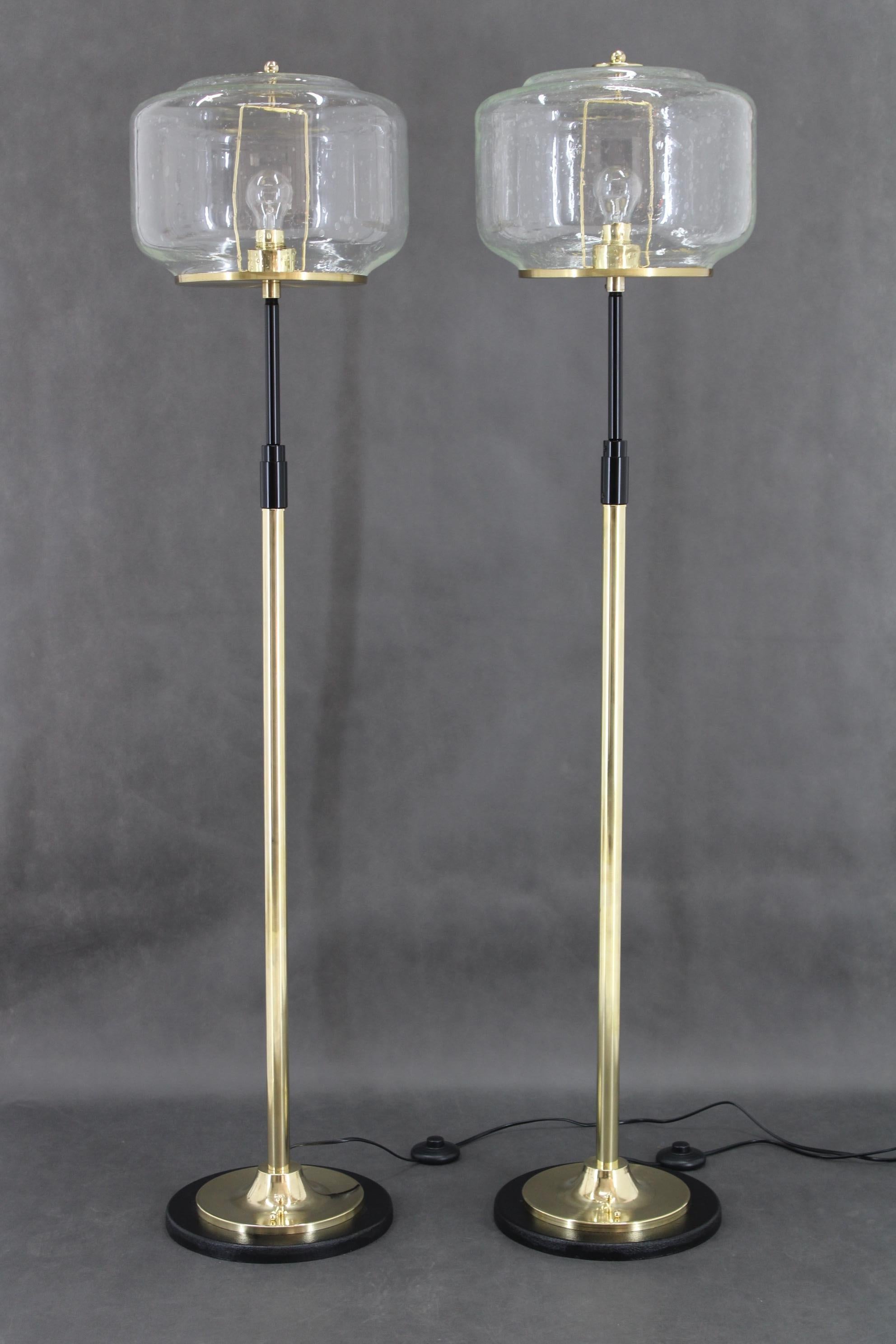 - Very good (restored) condition 
- newly rewired
-2 x E26 or E27 bulb 