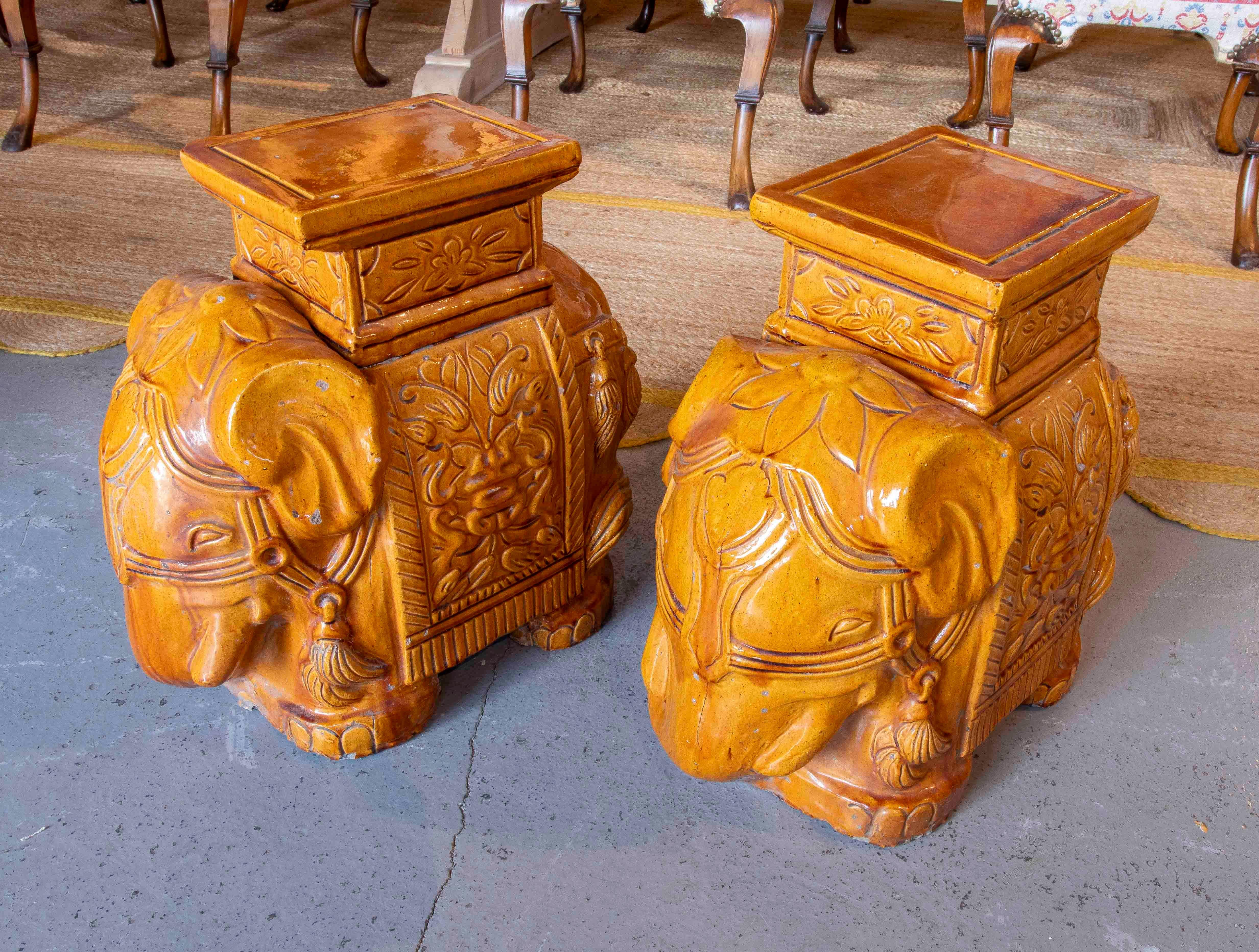1970s Pair of Glazed Ceramic Elephant Table/Stools, Asian Style In Good Condition For Sale In Marbella, ES