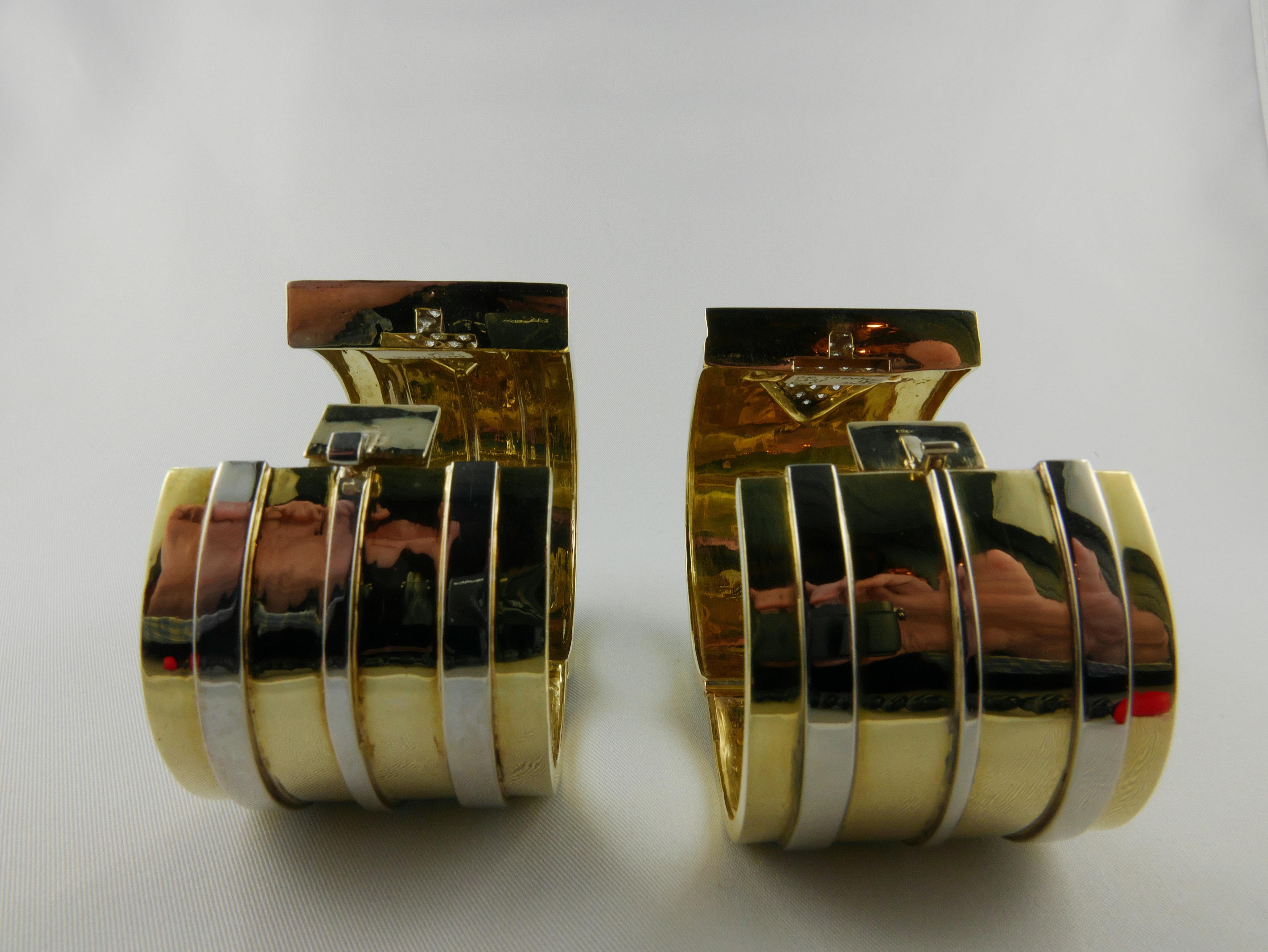 1970s Pair of Gold and Diamond Cuffs In Good Condition In Torino, IT