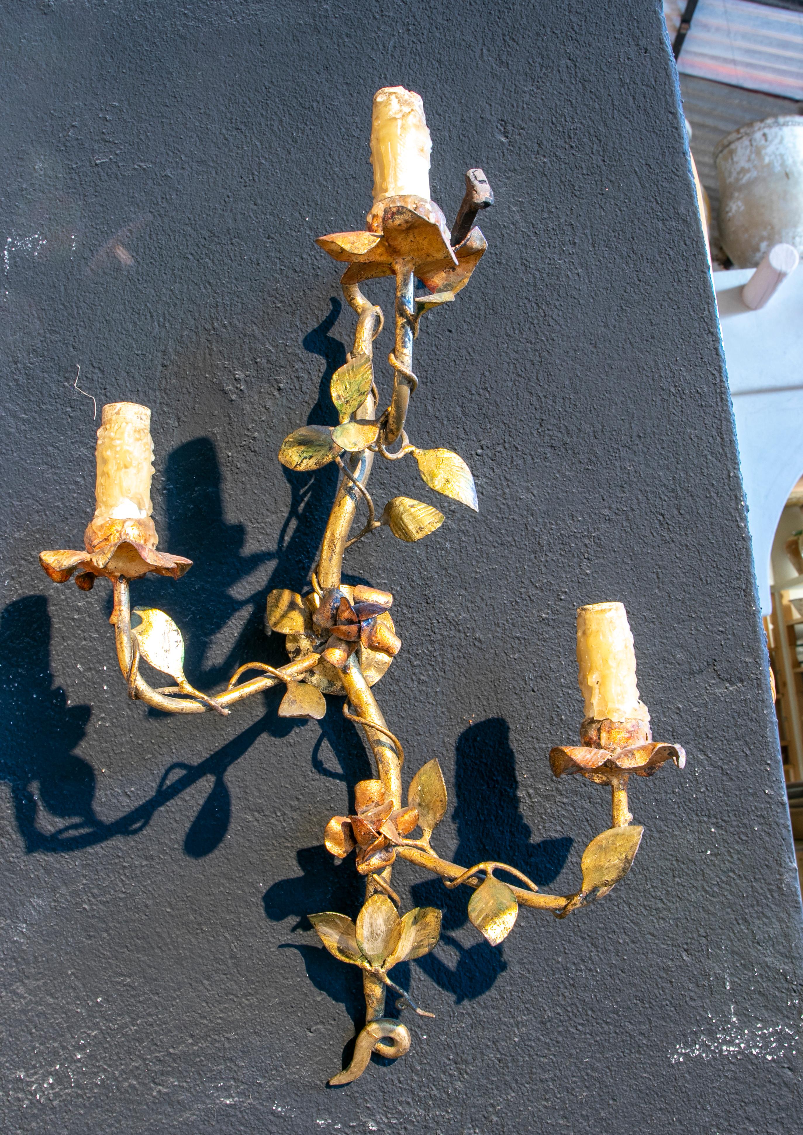 1970s Pair of Golden Metal Wall Lamps with Floral Decoration 5