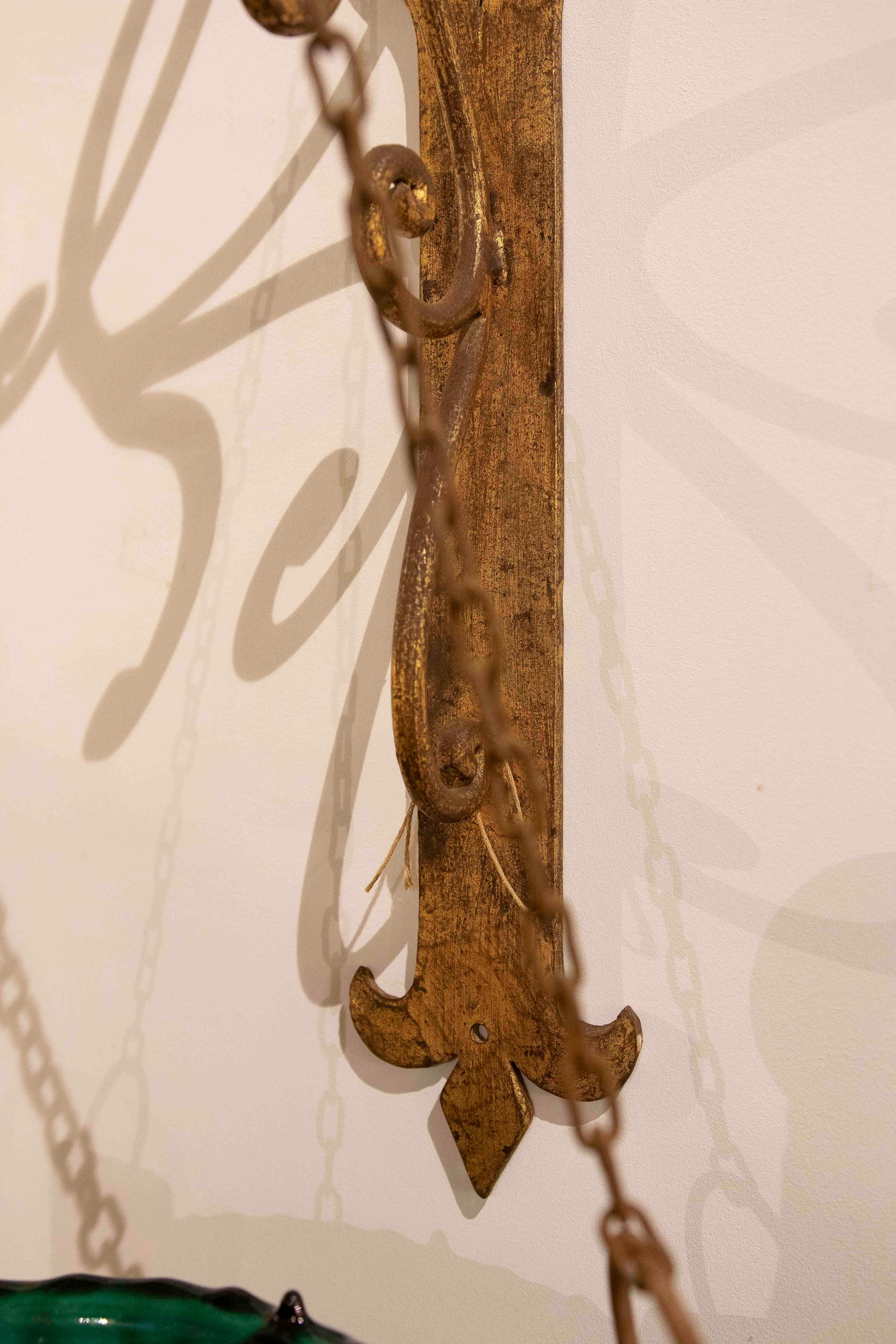 Paire de jardinières suspendues en verre vert et fer doré des années 1970 Bon état - En vente à Marbella, ES