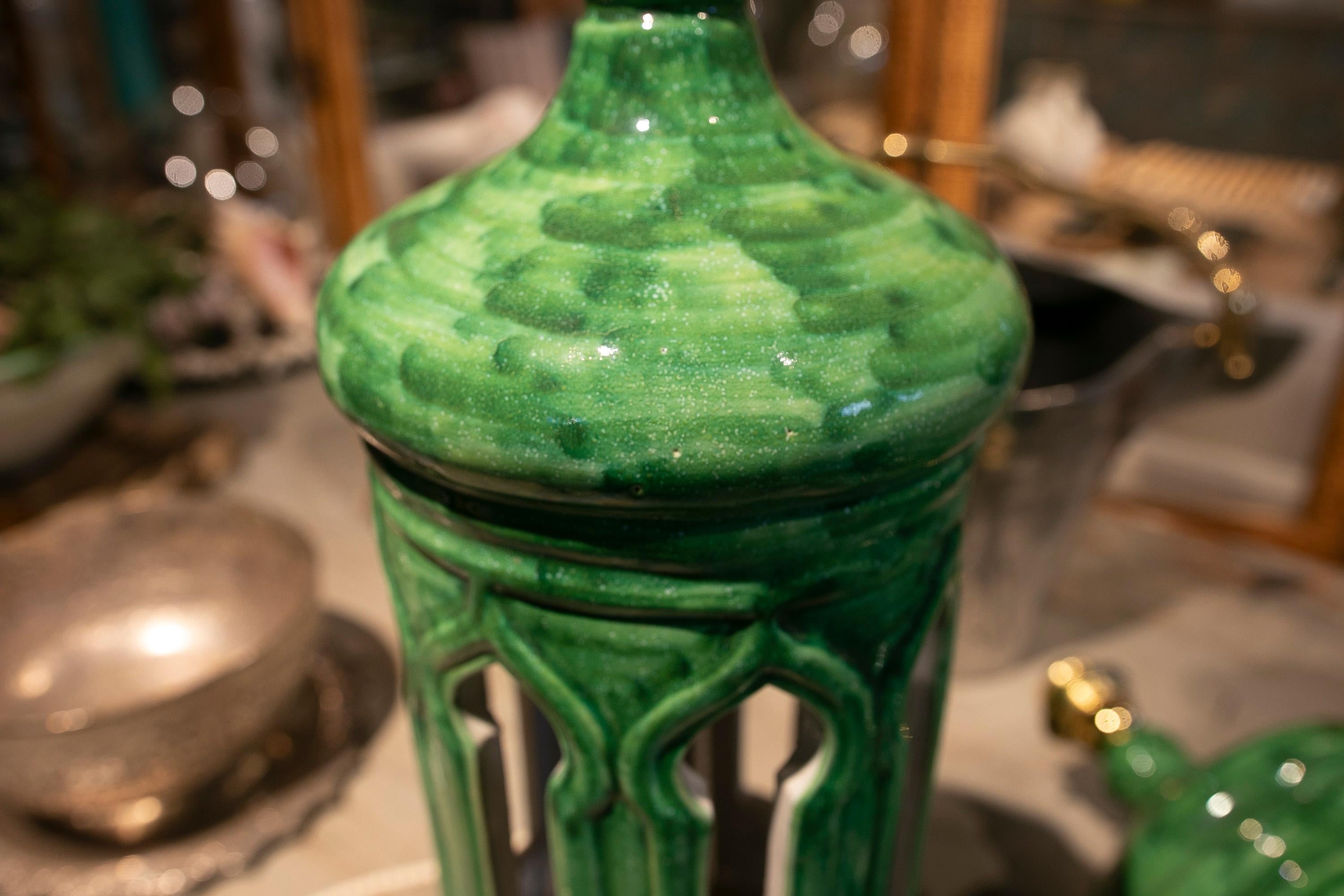 Paire de lampes en céramique émaillée verte des années 1970  en vente 9