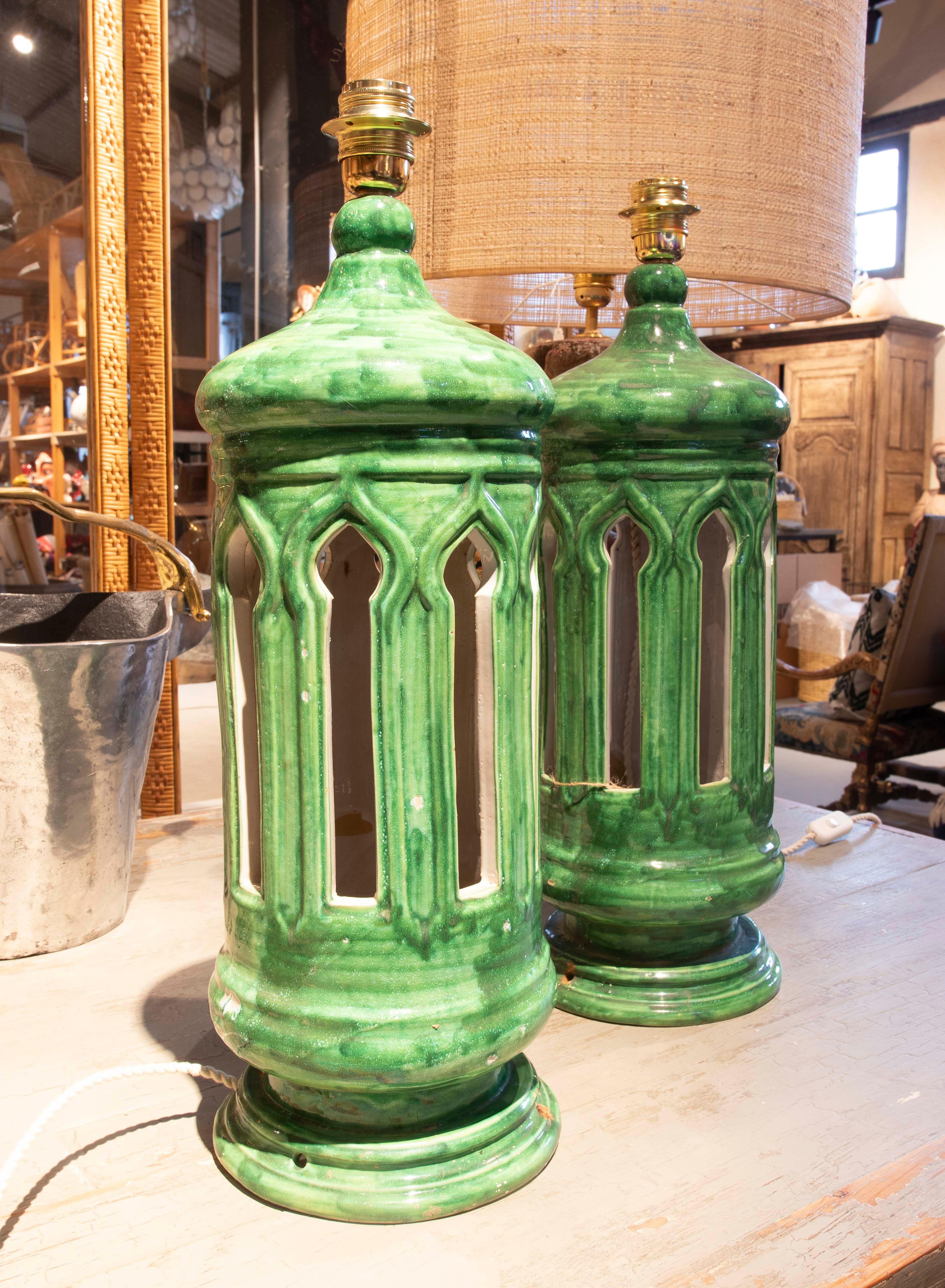 1970s Pair of Green Glazed Ceramic Lamps  In Good Condition For Sale In Marbella, ES