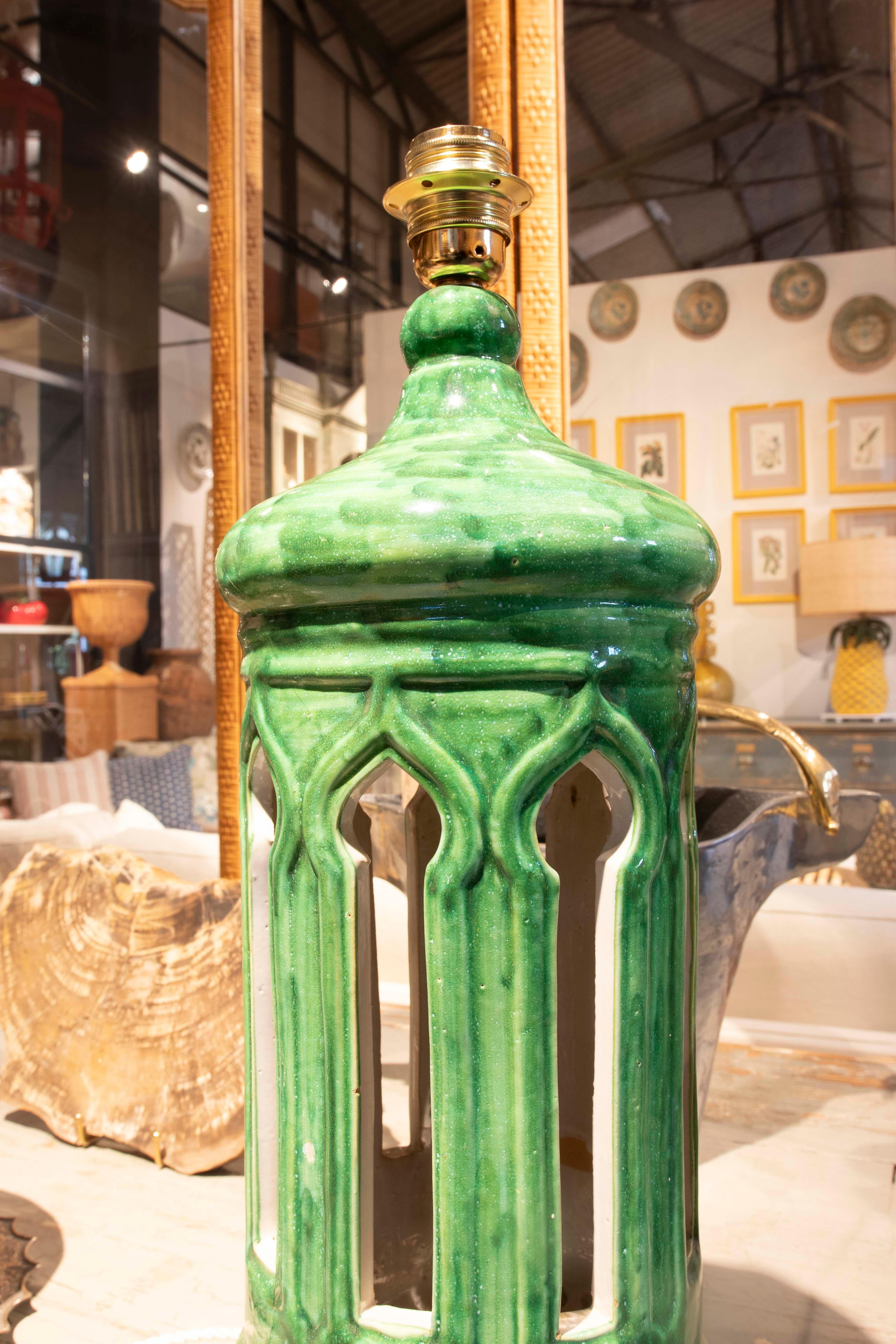 20ième siècle Paire de lampes en céramique émaillée verte des années 1970  en vente