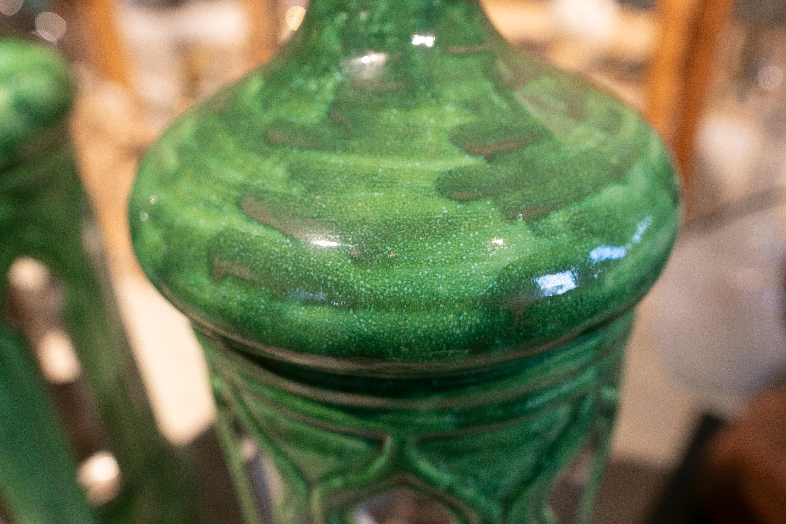 Paire de lampes en céramique émaillée verte des années 1970  en vente 4