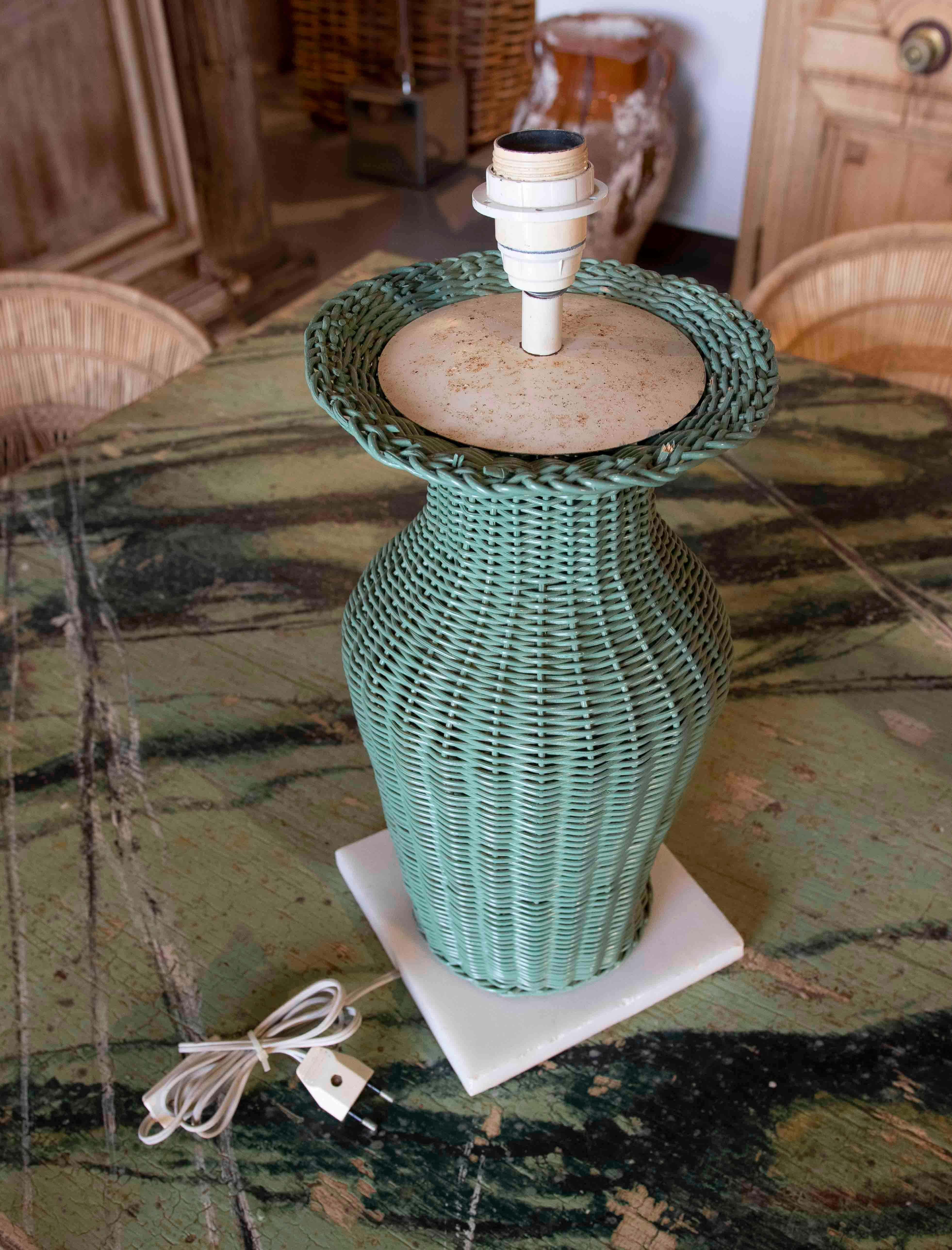 1970s Pair of Green Painted Wicker Lamps with Marble Base In Good Condition In Marbella, ES