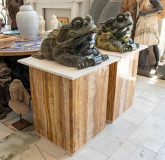 1970s Pair of Hand-Carved Green Marble Frogs with travertine base