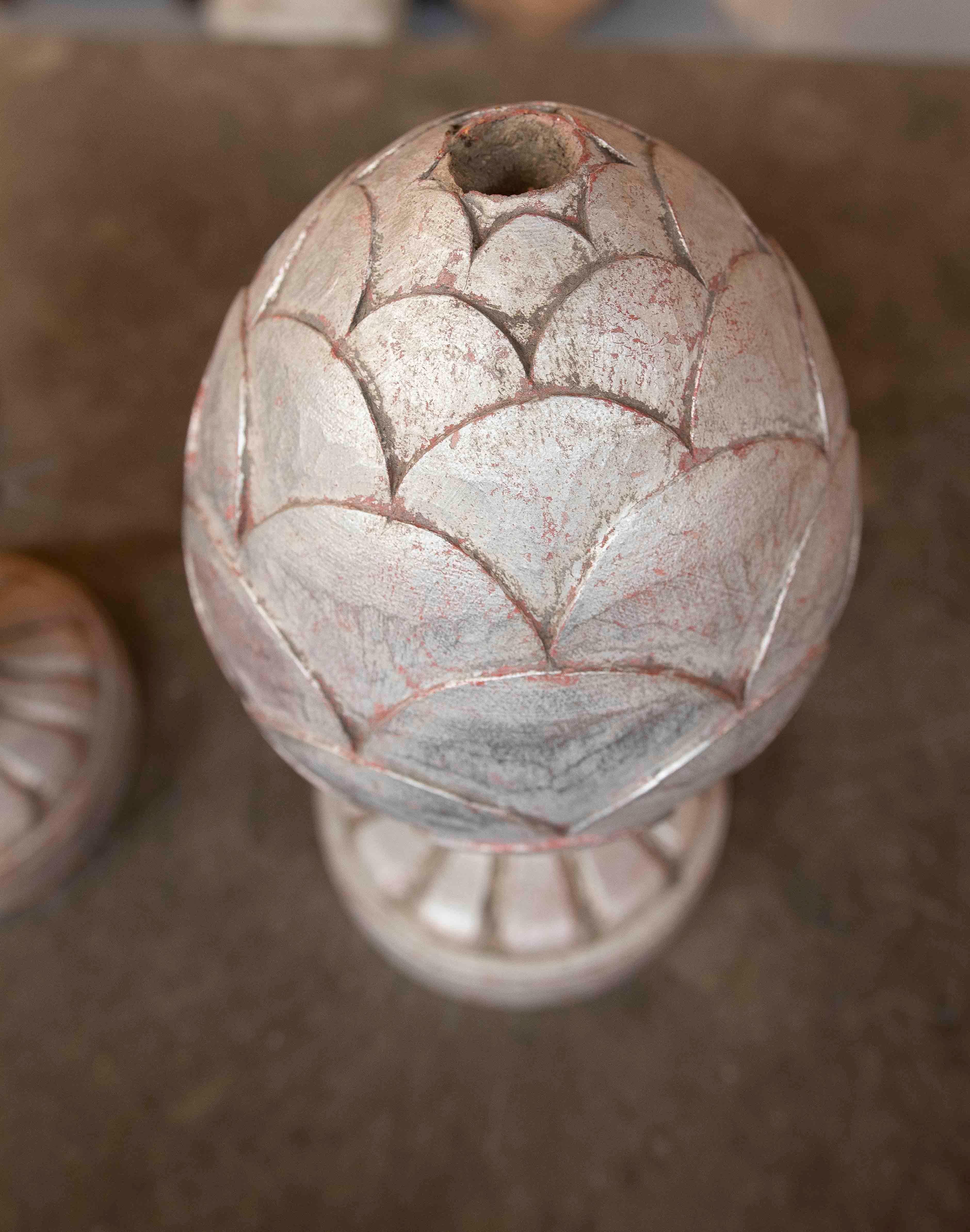 1970s Pair of Hand Carved Wooden Pineapple Finials with Silver Color Finish For Sale 8