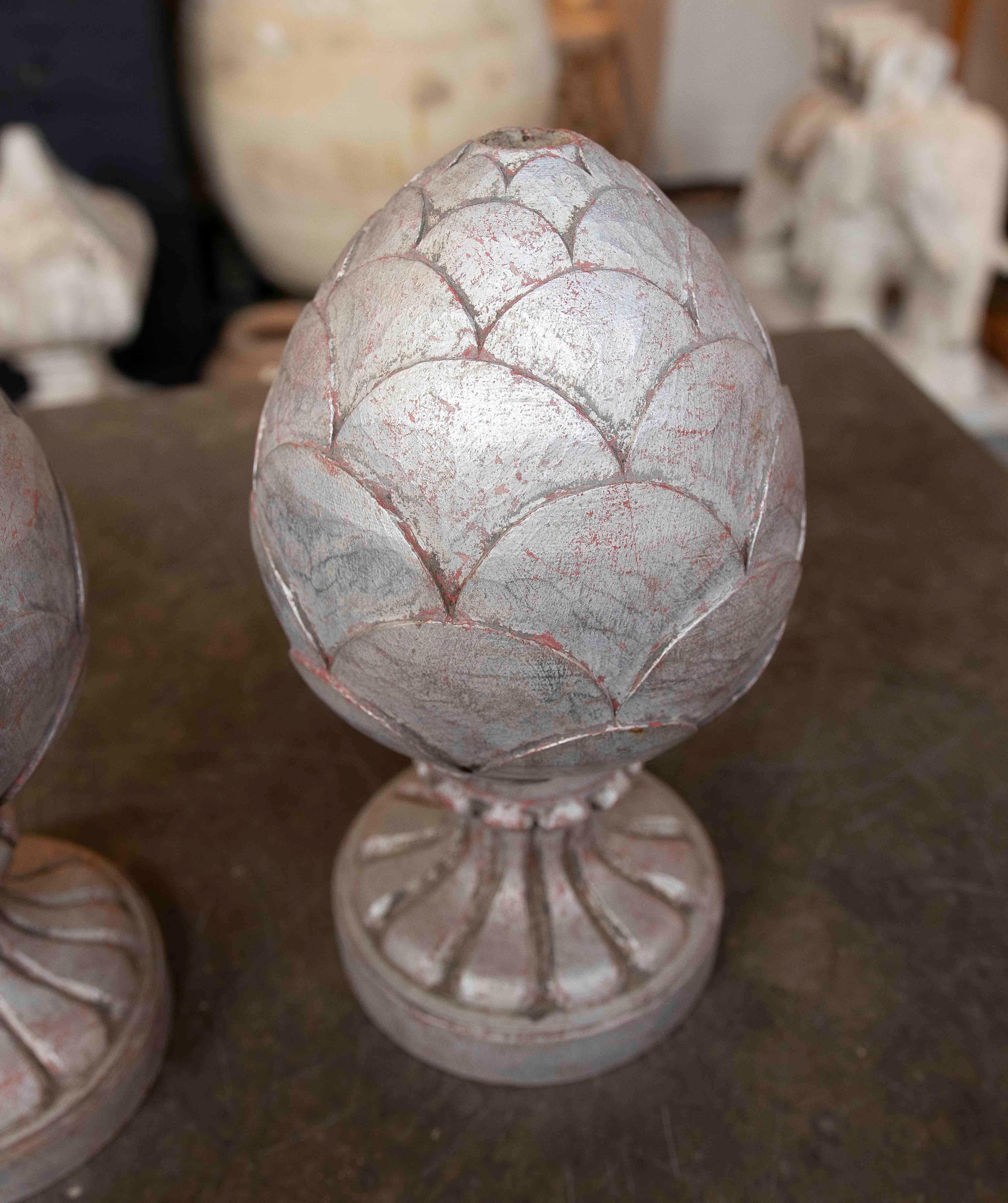 20th Century 1970s Pair of Hand Carved Wooden Pineapple Finials with Silver Color Finish For Sale