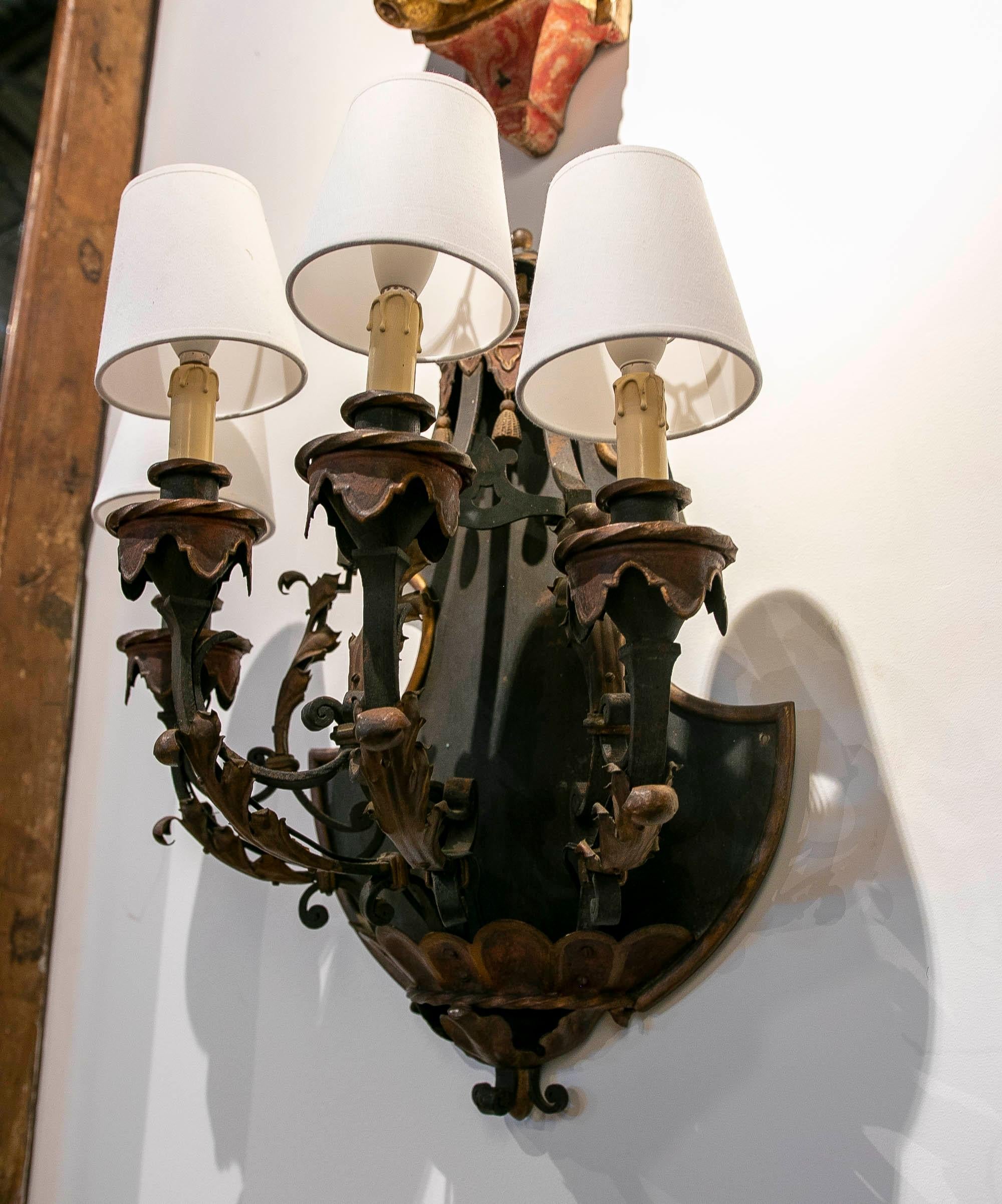 Spanish 1970s Pair of Iron Sconces with Leaf Decoration  For Sale