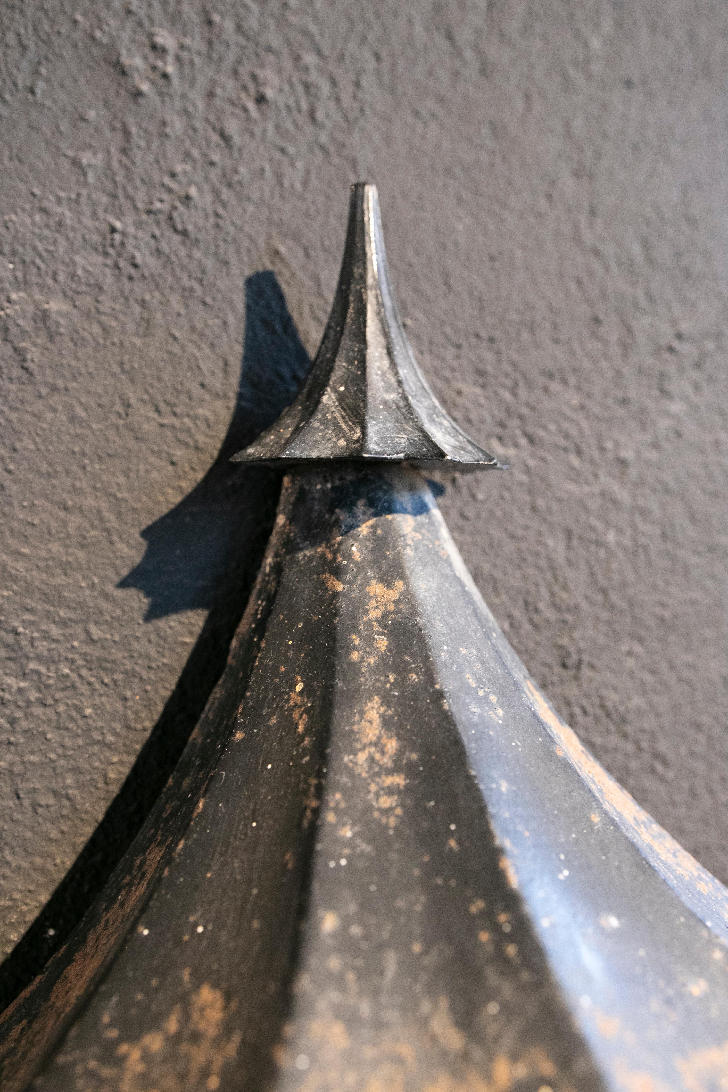 Ein Paar Eisen-Wandlampen aus den 1970er Jahren mit Originalglas im Zustand „Gut“ im Angebot in Marbella, ES