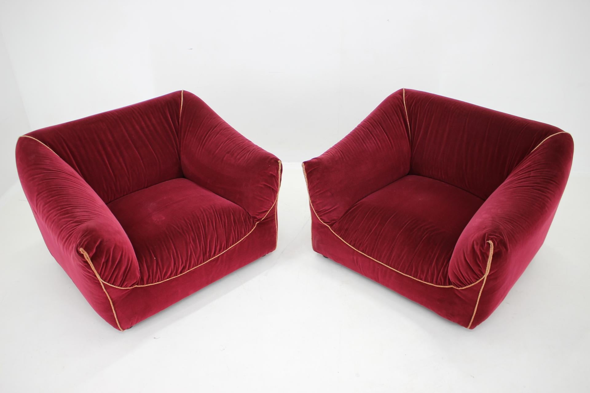 Unknown 1970s Pair of Italian Armchairs in Velvet  For Sale