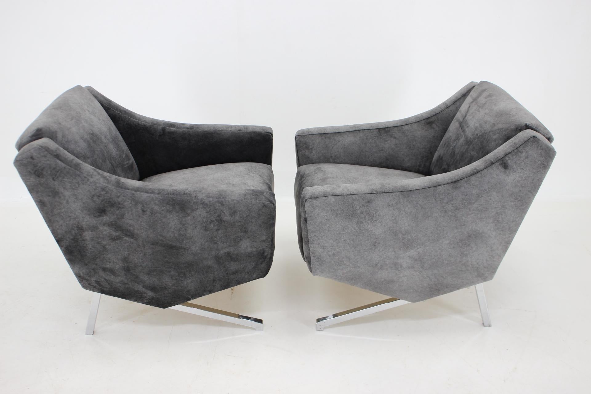 Mid-Century Modern 1970s Pair of Italian Design Armchairs For Sale