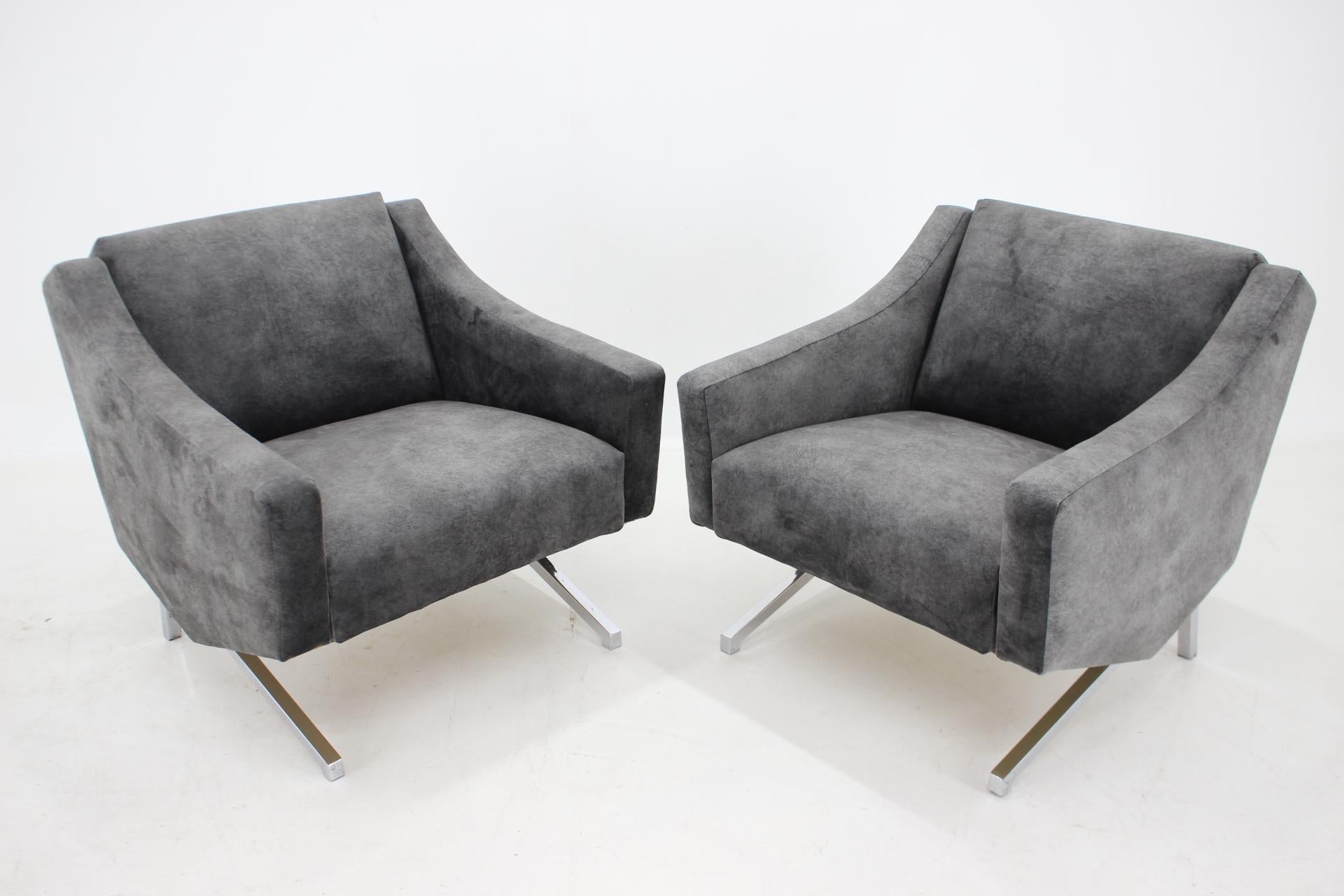 Mid-Century Modern Paire de fauteuils de design italien des années 1970 en vente