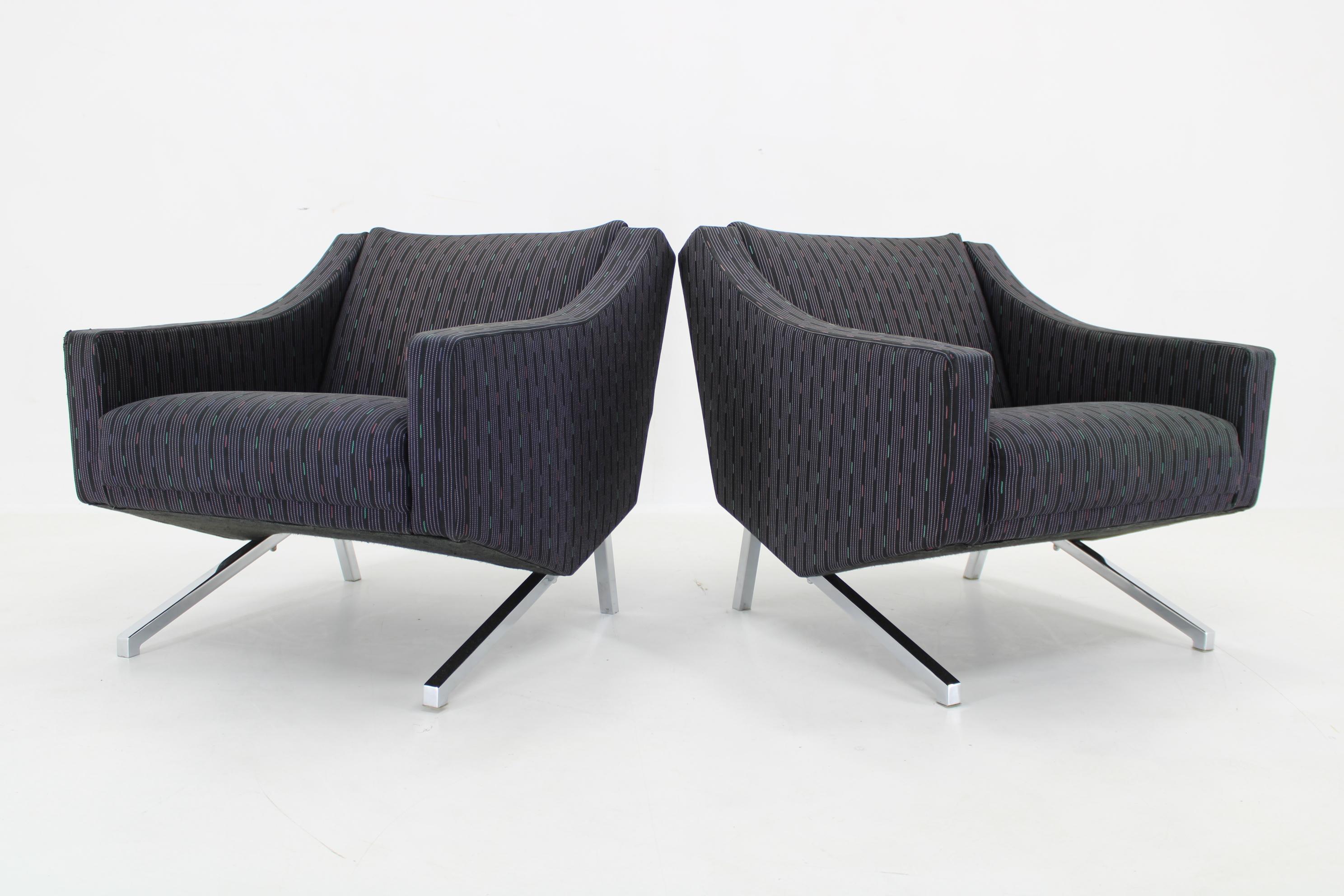 1970s Pair of Italian Design Armchairs In Good Condition For Sale In Praha, CZ