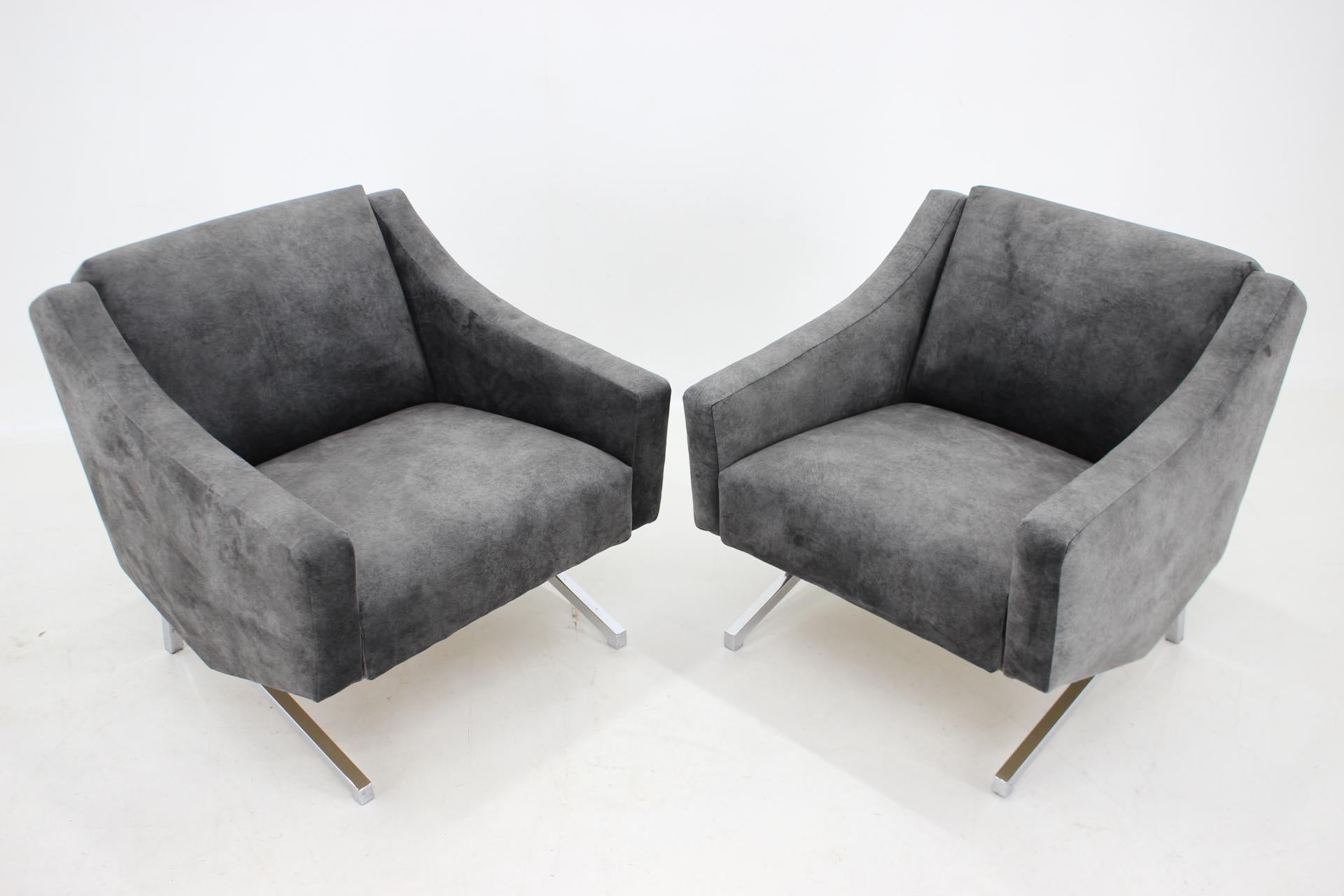 Late 20th Century 1970s Pair of Italian Design Armchairs For Sale