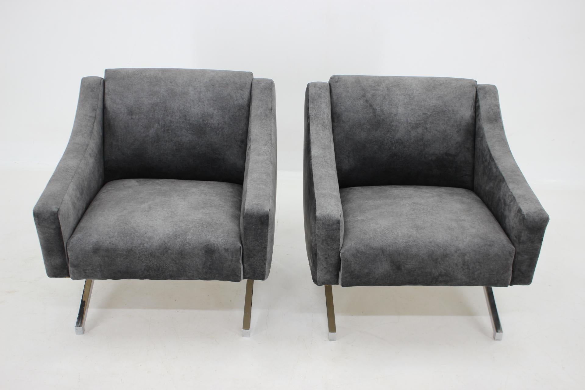 Fabric 1970s Pair of Italian Design Armchairs For Sale