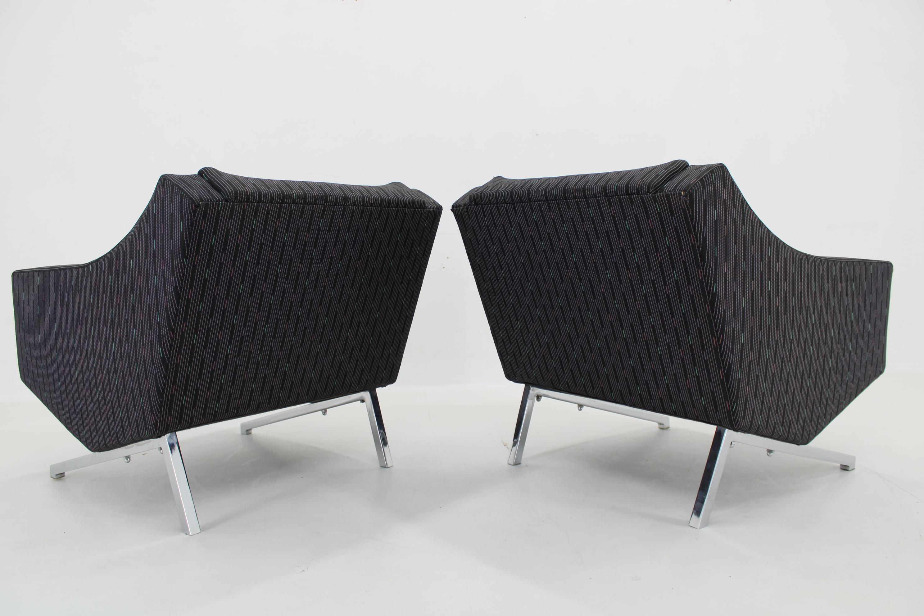 Fabric 1970s Pair of Italian Design Armchairs For Sale