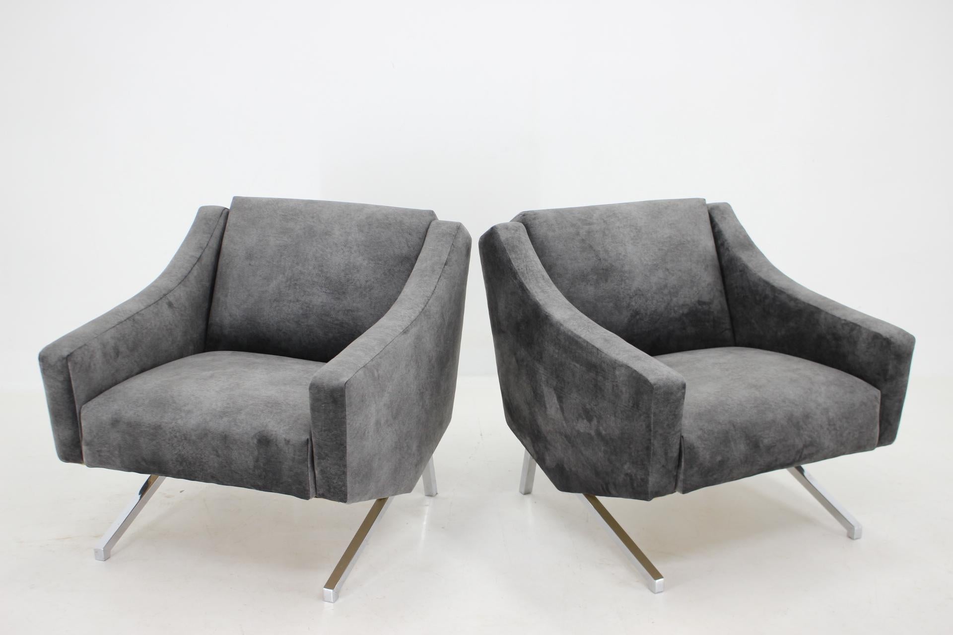 Tissu Paire de fauteuils de design italien des années 1970 en vente