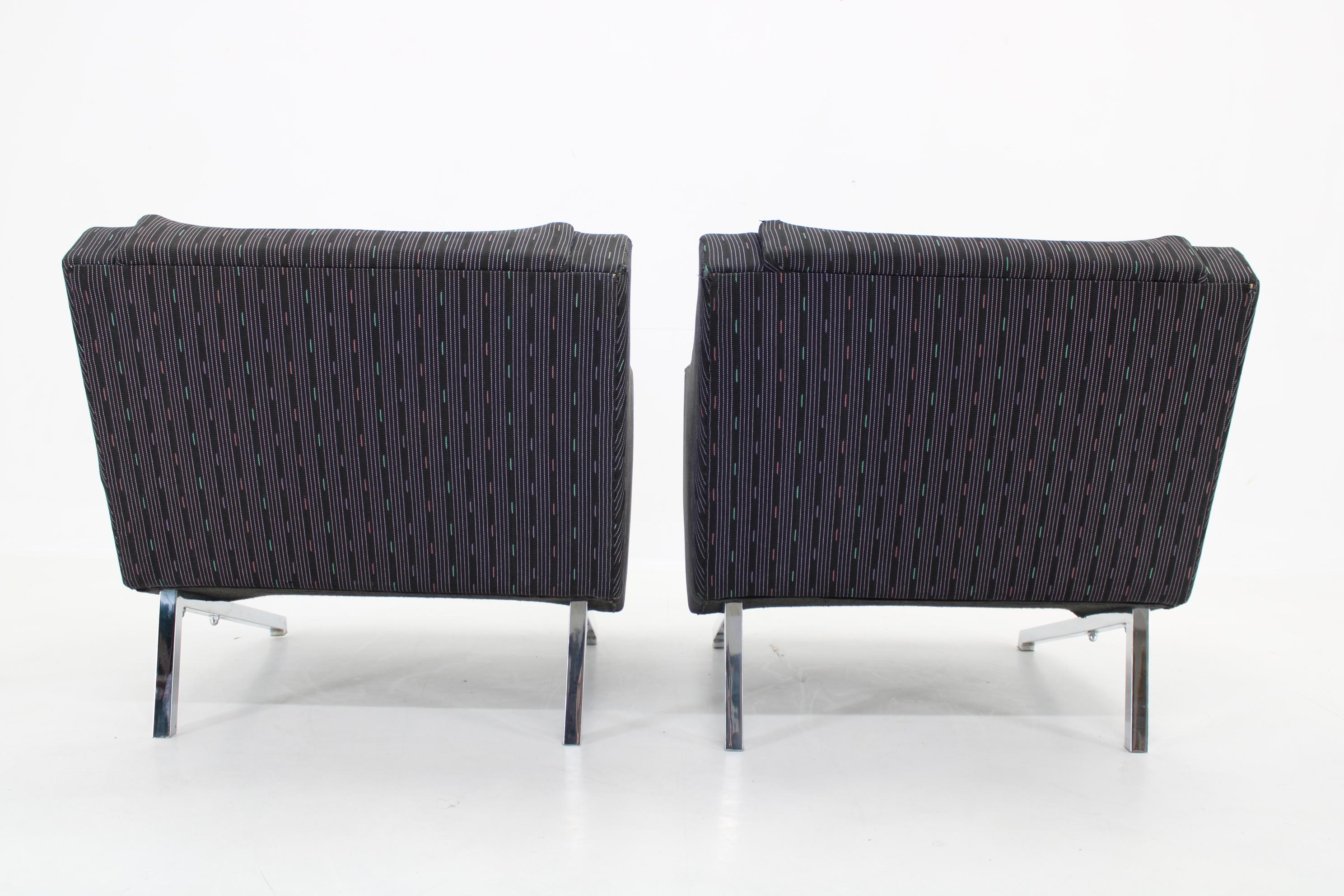 1970er Jahre Paar italienische Design-Sessel (Stoff) im Angebot