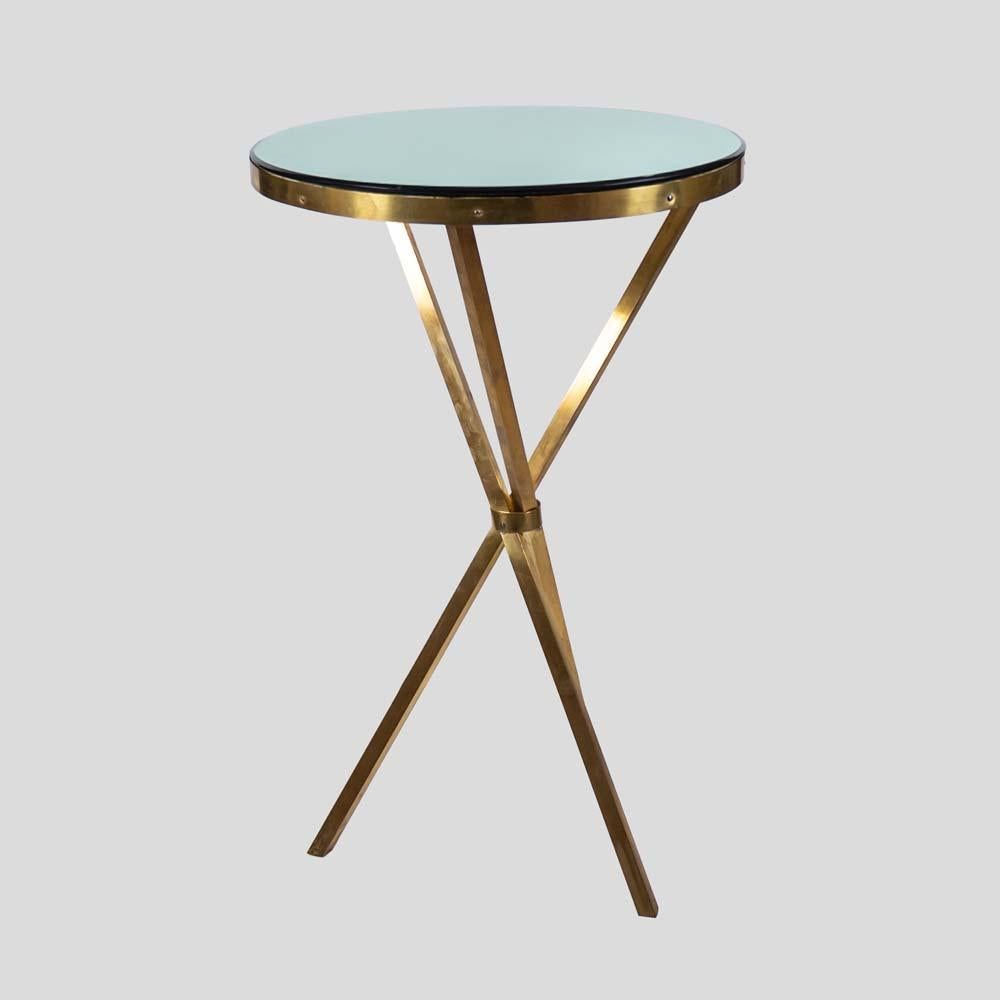 Paire de design italien en laiton des années 1970  et tables d'appoint à base tripode en verre en vente 1