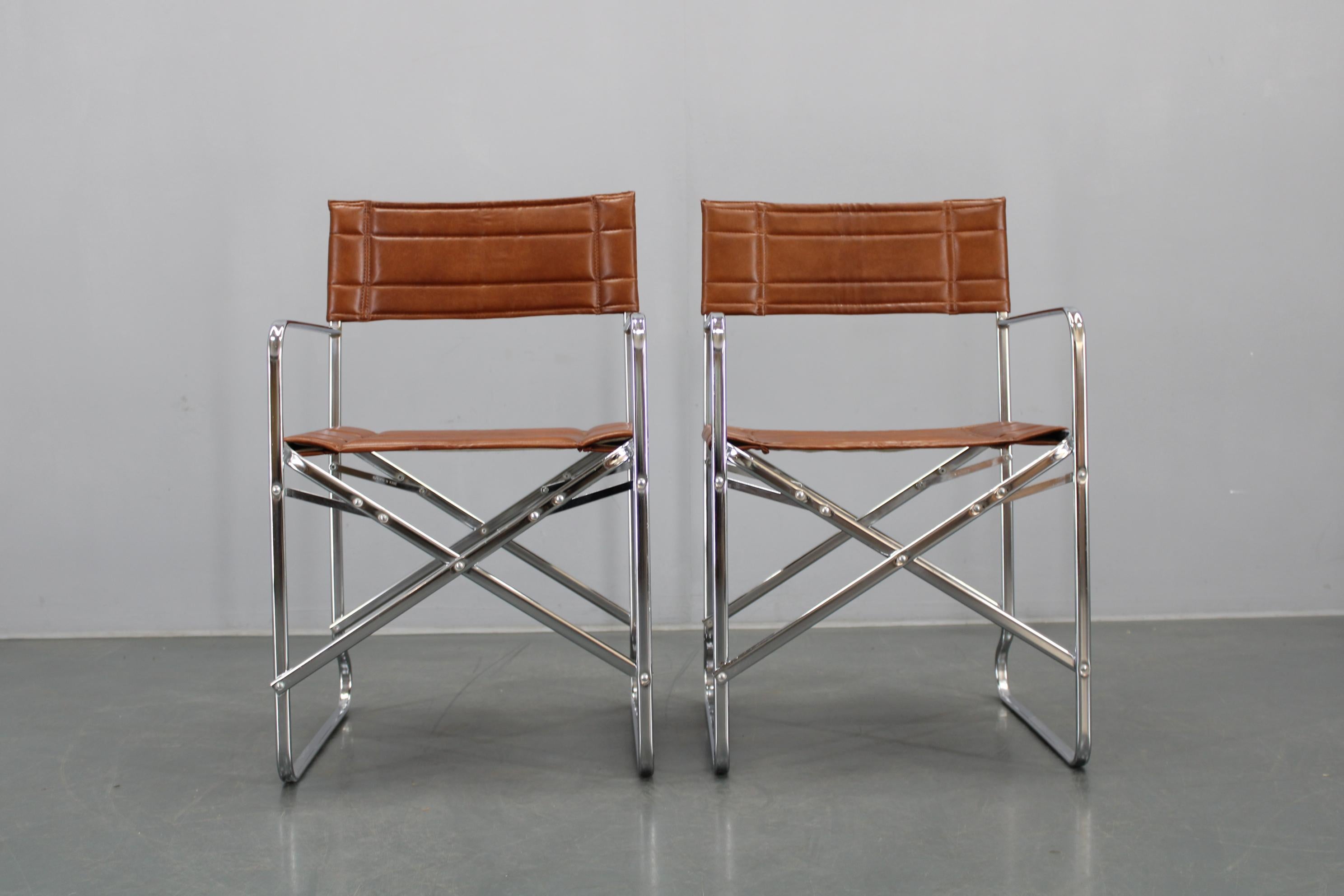 Mid-Century moderno Coppia di sedie Foldes italiane degli anni '70 con rivestimento in similpelle in vendita