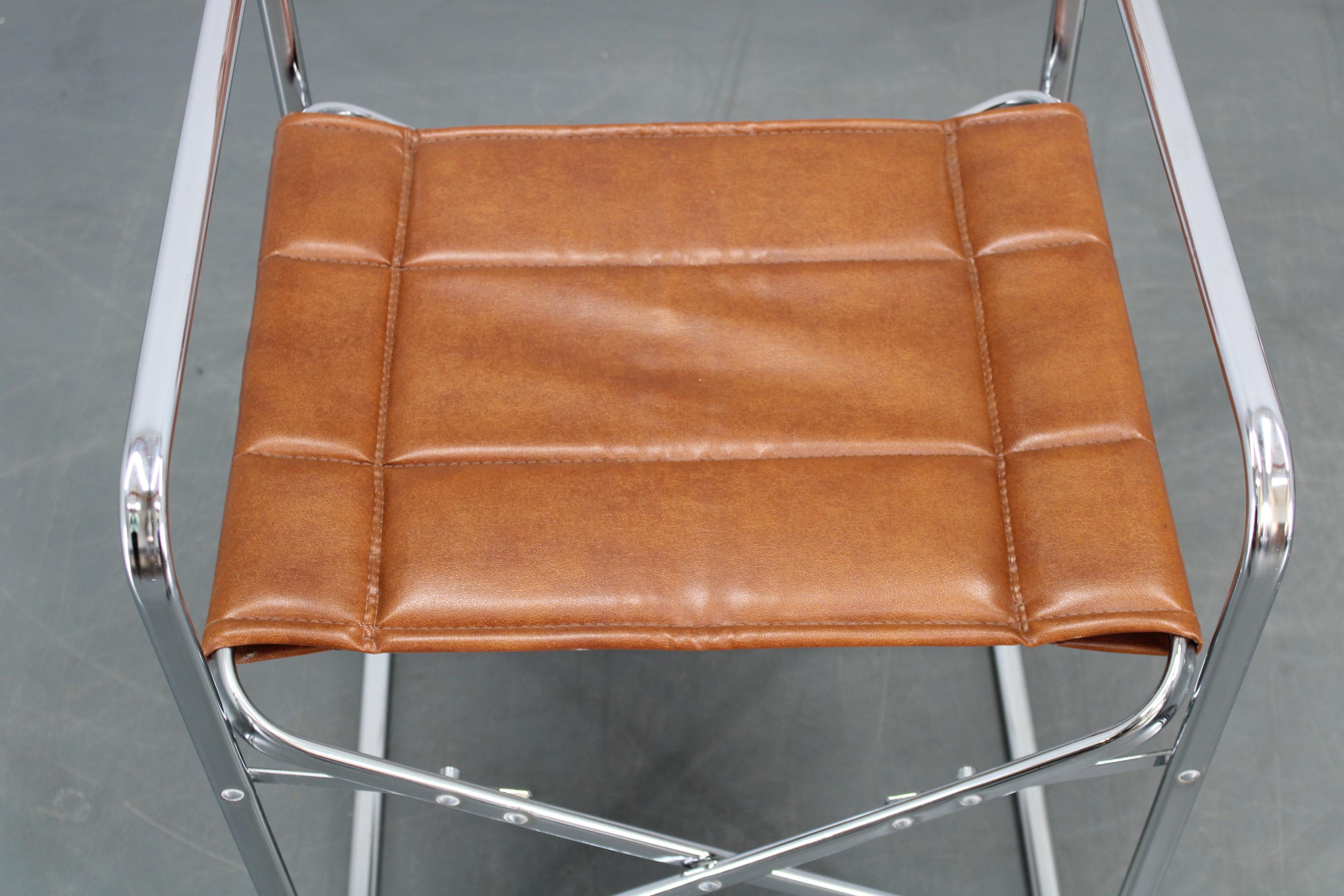 Cromo Coppia di sedie Foldes italiane degli anni '70 con rivestimento in similpelle in vendita
