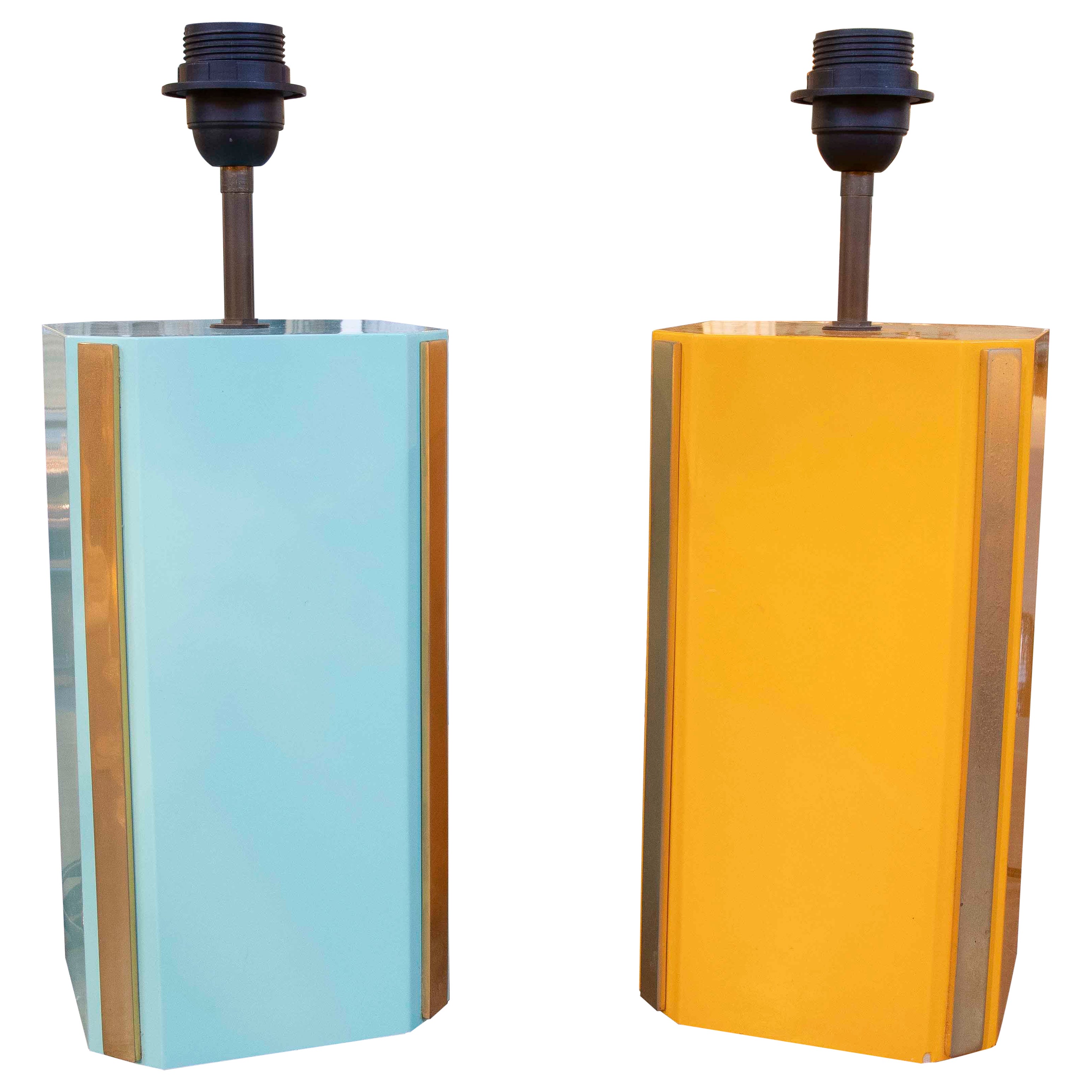 1970s Pair of Italian Geometric Lamps Made of Lacquered Ceramic and Brass