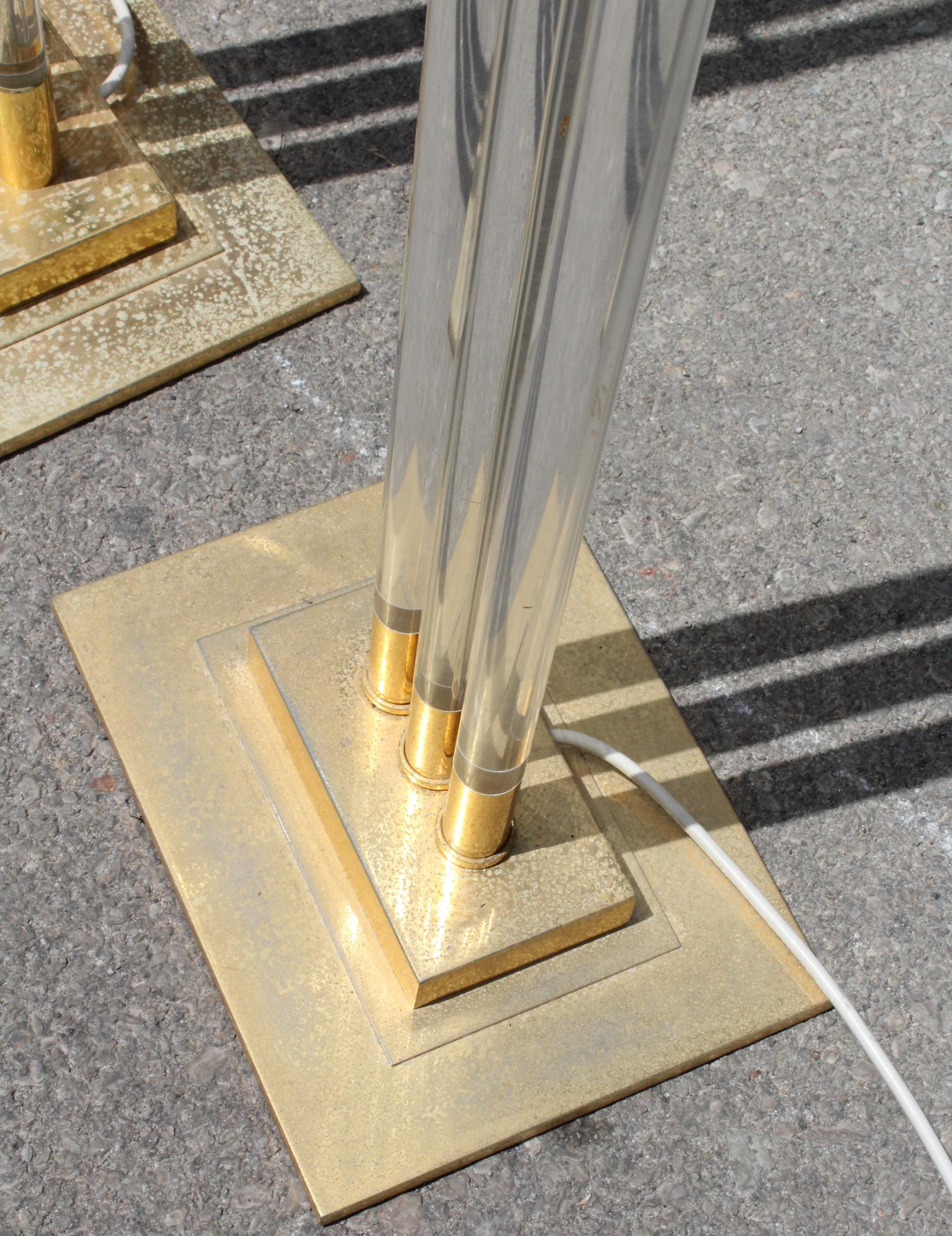 1970s Pair of Italian Gilded Brass and Methacrylate Floor Lamps For Sale 4