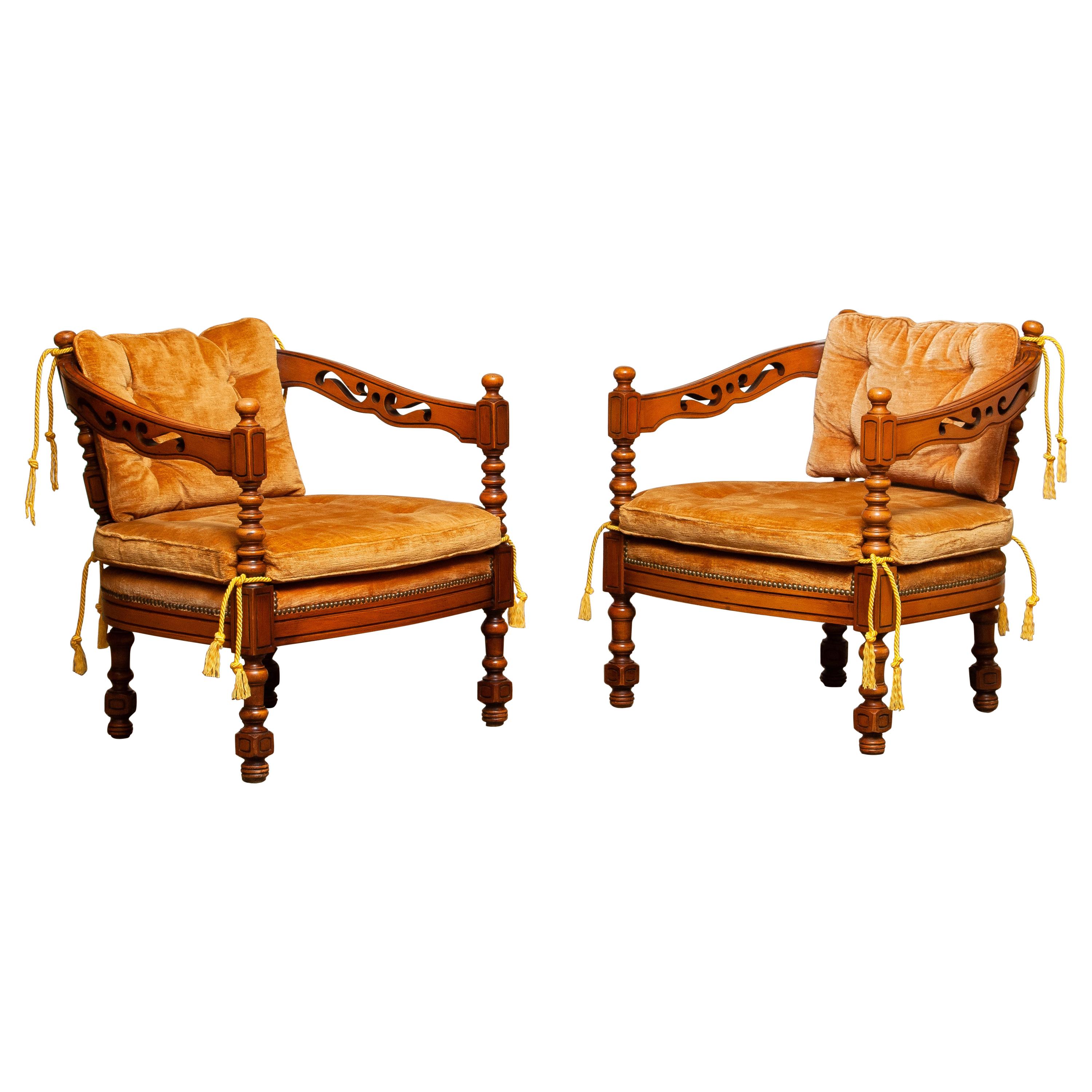 Beautiful set of two iconic classical / Art Deco style lounge / easy chairs made in the '70s from the famous Gallery Collection by Giorgetti with velvet gold / amber colored original cushions.
Both chairs are in good and comfortable condition.