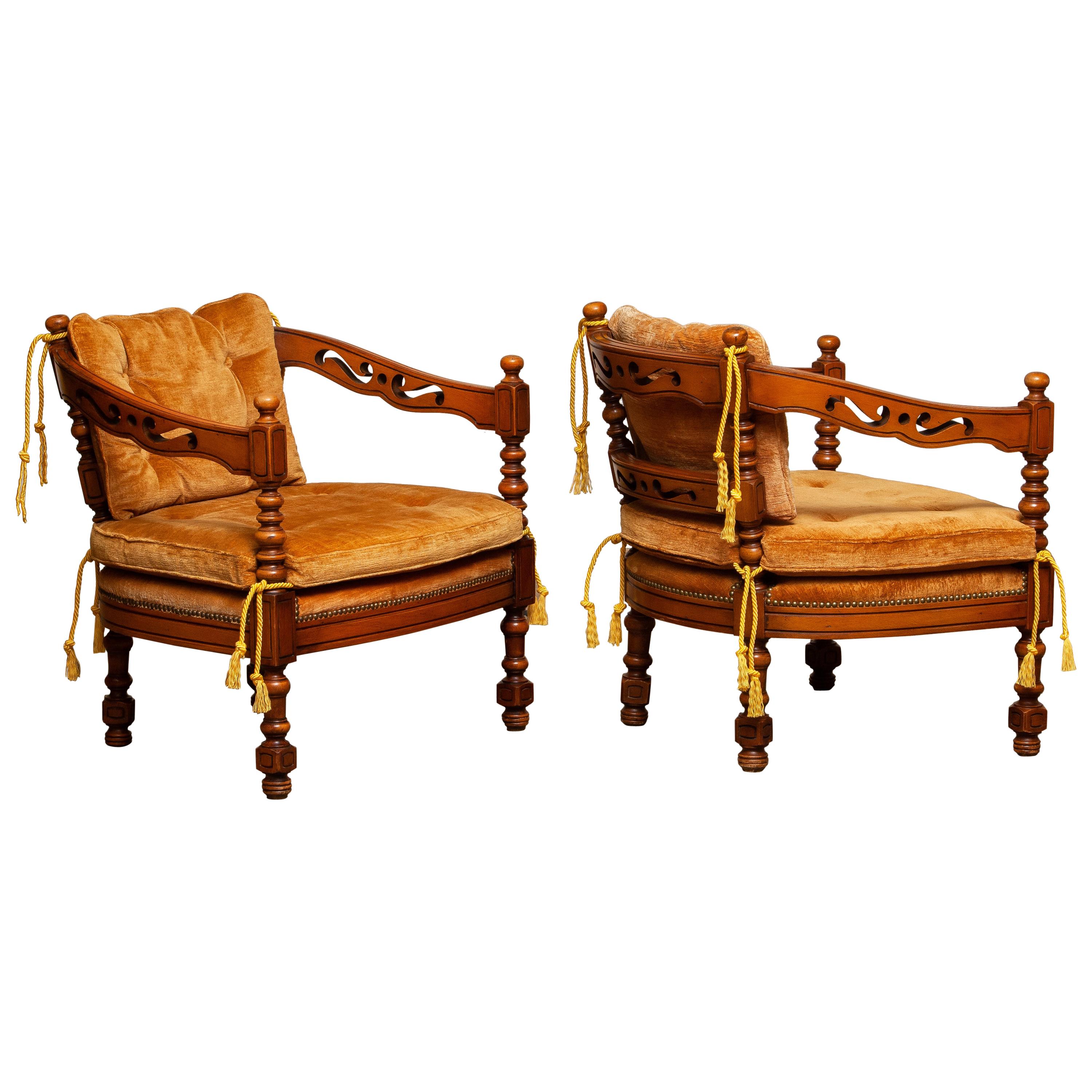 Beautiful set of two iconic classical / Art Deco style lounge / easy chairs made in the '70s from the famous Gallery Collection by Giorgetti with velvet gold / amber colored original cushions.
Both chairs are in good and comfortable condition.