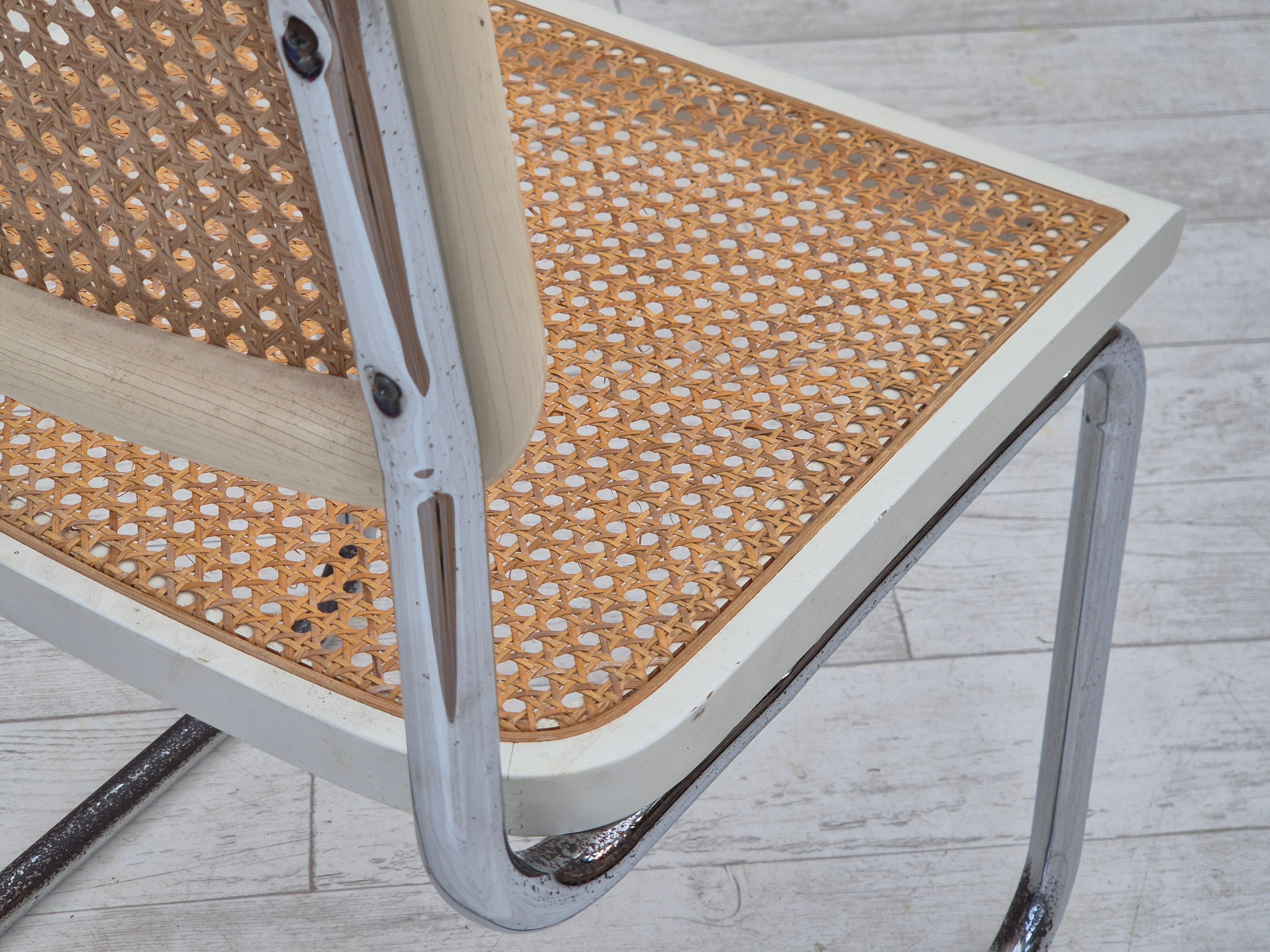 1970s, pair of Italian vintage chairs, Bauhaus style, original condition. For Sale 5