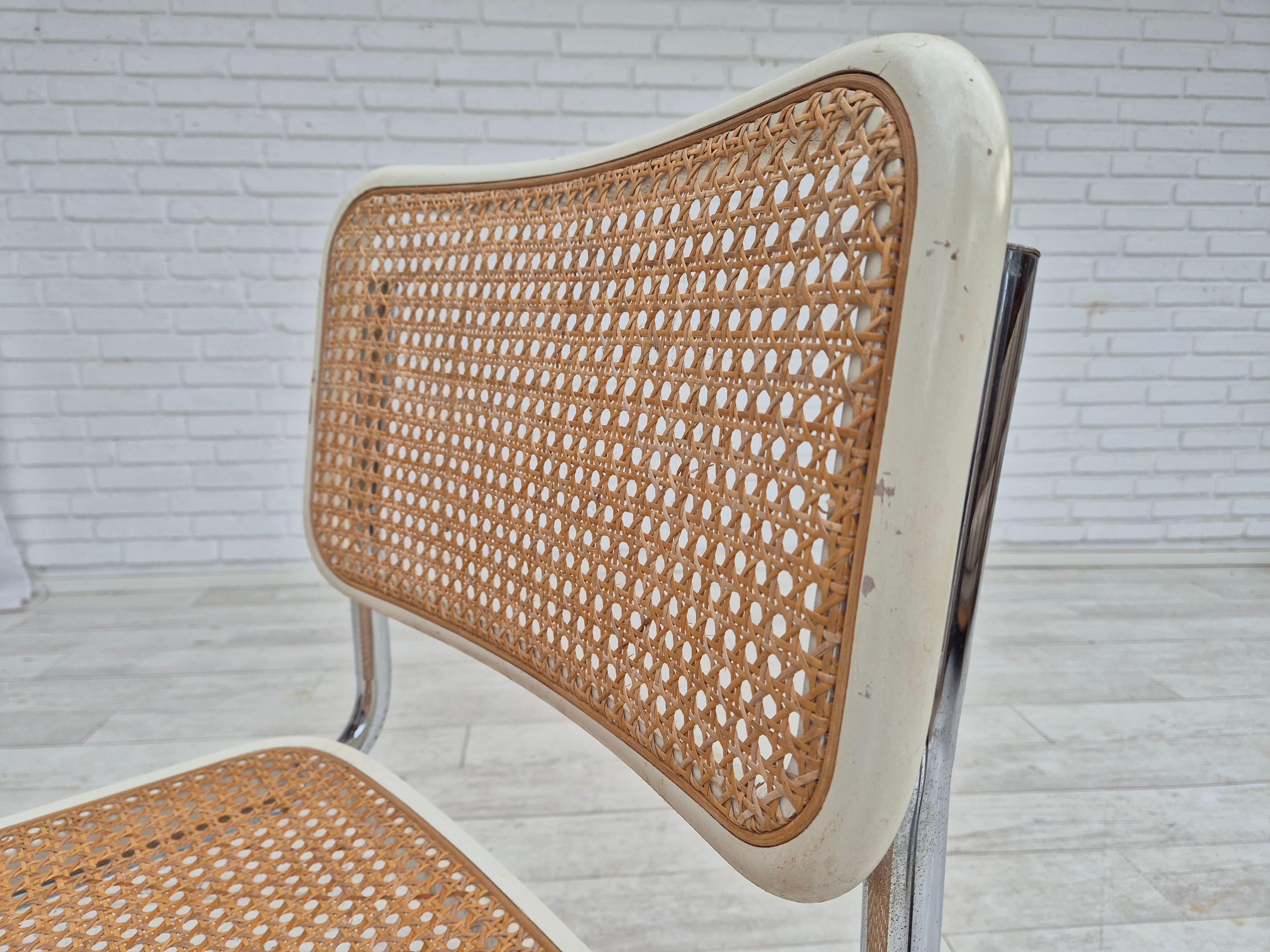 1970s, pair of Italian vintage chairs, Bauhaus style, original condition. For Sale 7