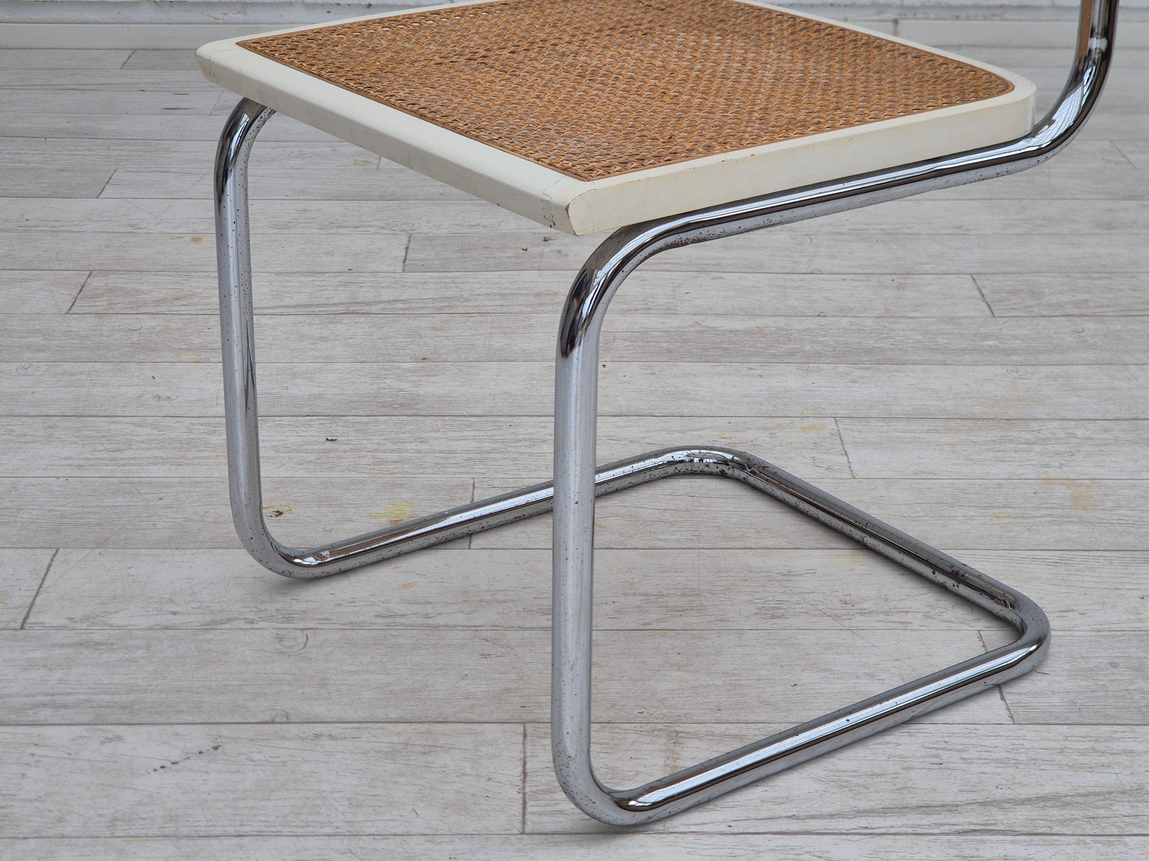 1970s, pair of Italian vintage chairs, Bauhaus style, original condition. For Sale 8