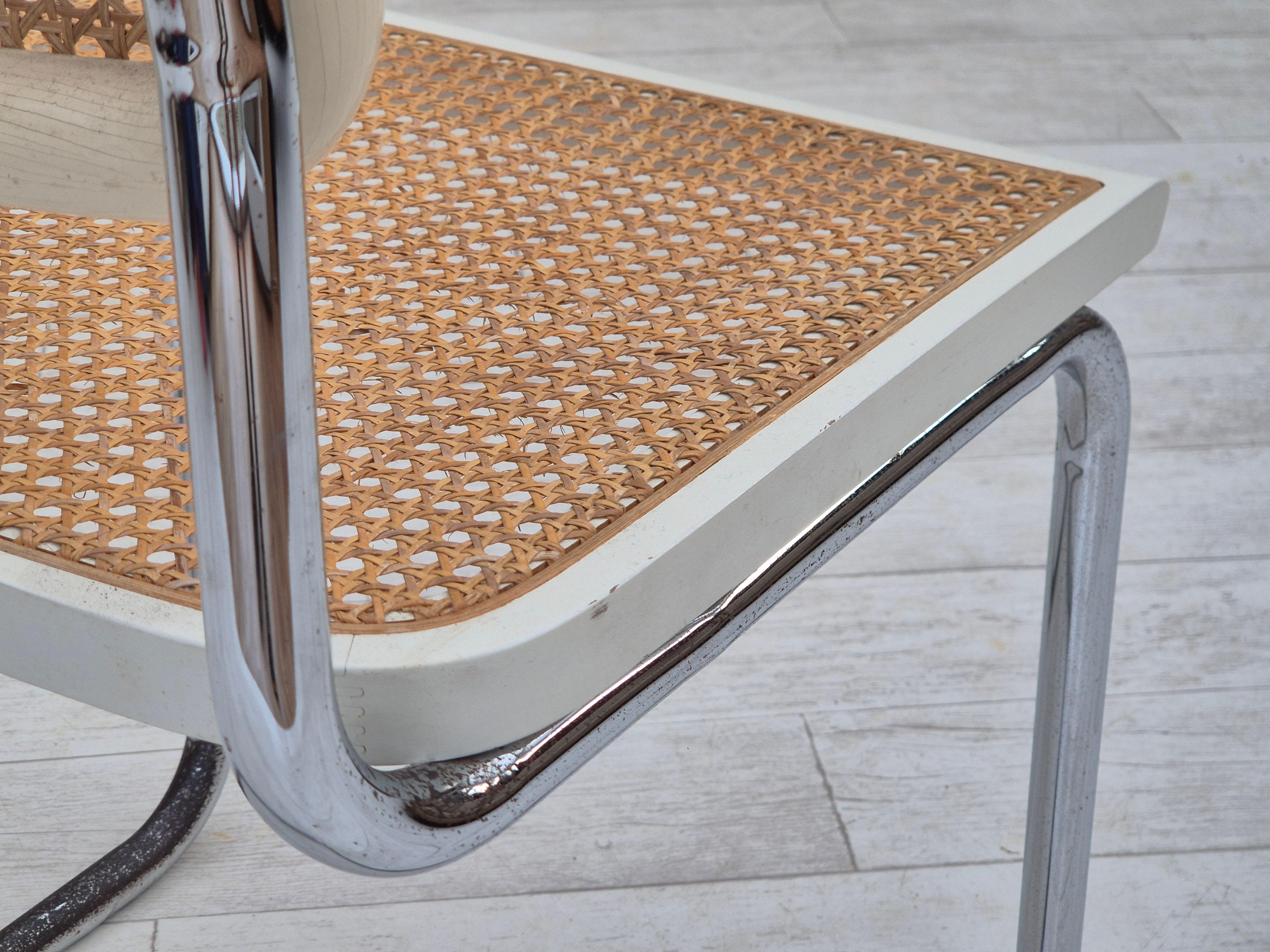 1970s, pair of Italian vintage chairs, Bauhaus style, original condition. For Sale 10