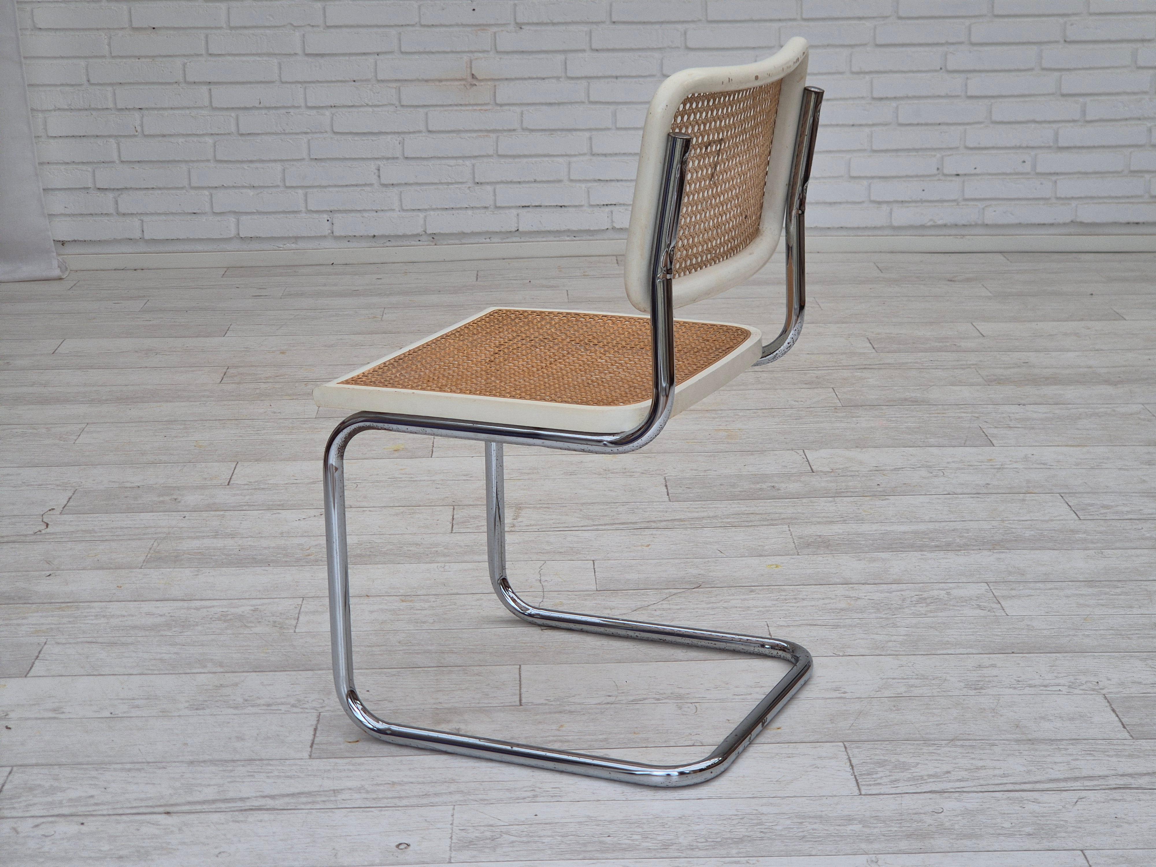 1970s, pair of Italian vintage chairs, Bauhaus style, original condition. For Sale 12