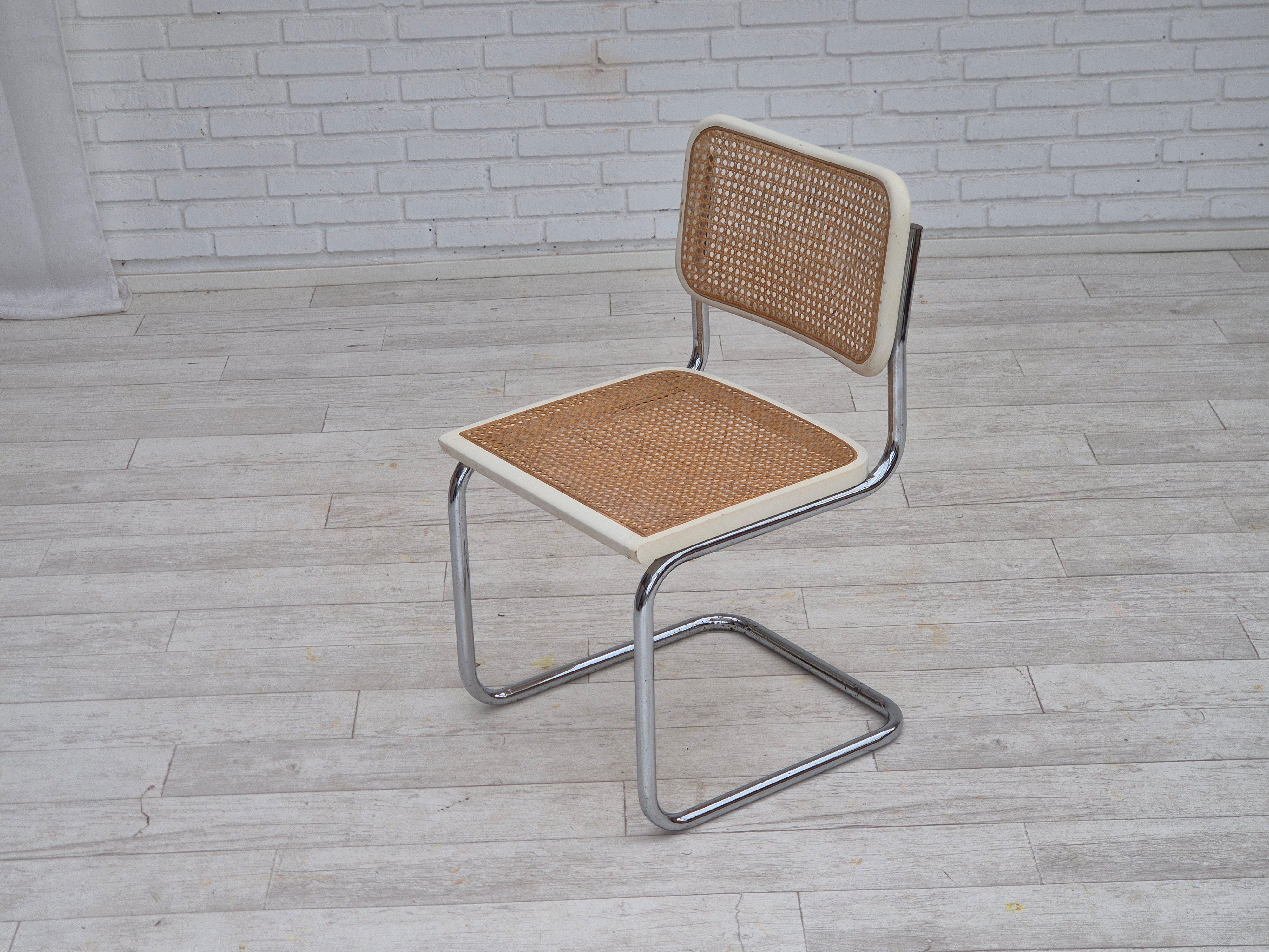 1970s, pair of Italian vintage chairs, Bauhaus style, original condition. For Sale 13