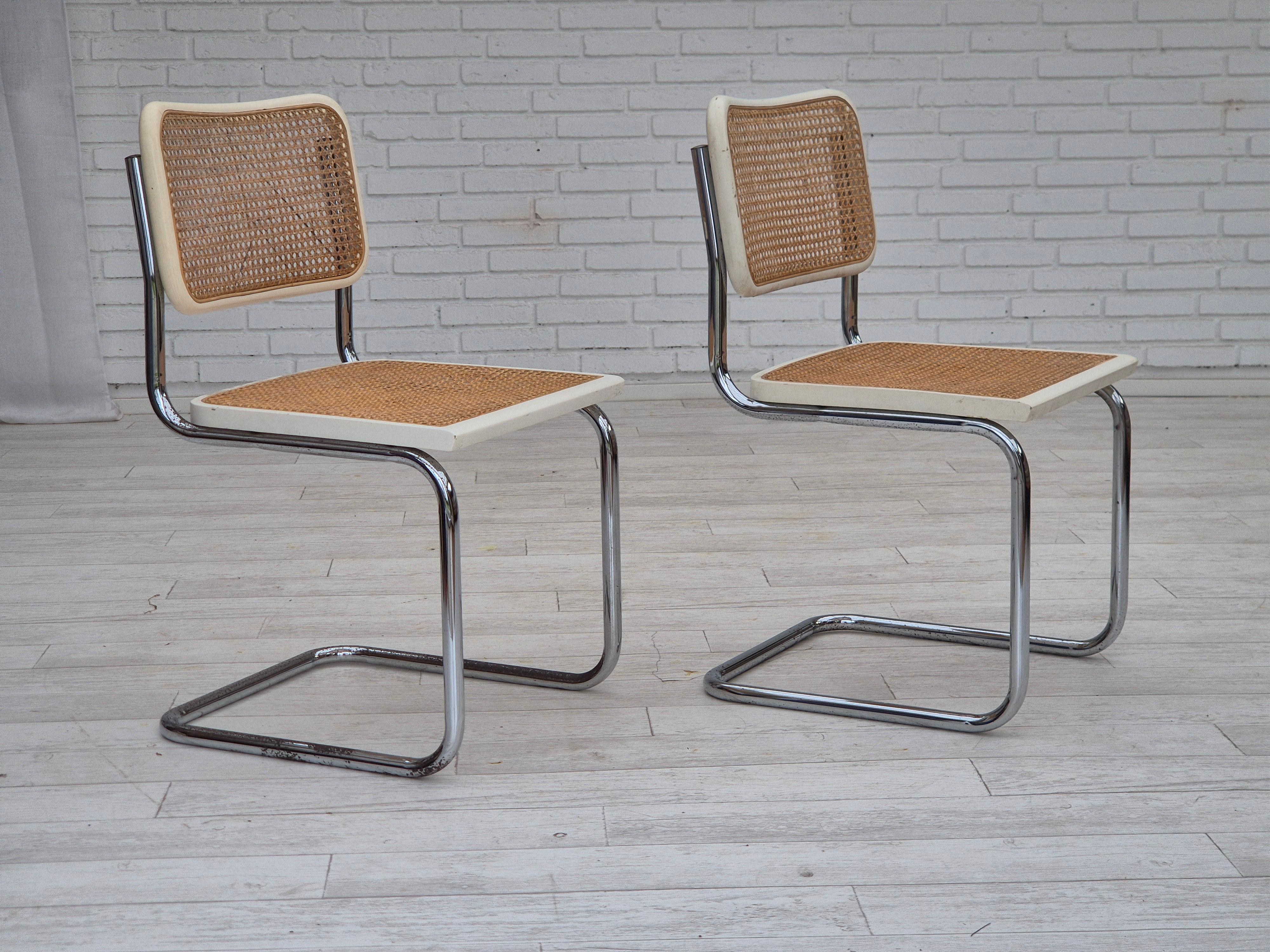 1970s, pair of Italian vintage chairs, Bauhaus style, original condition. In Good Condition For Sale In Tarm, 82
