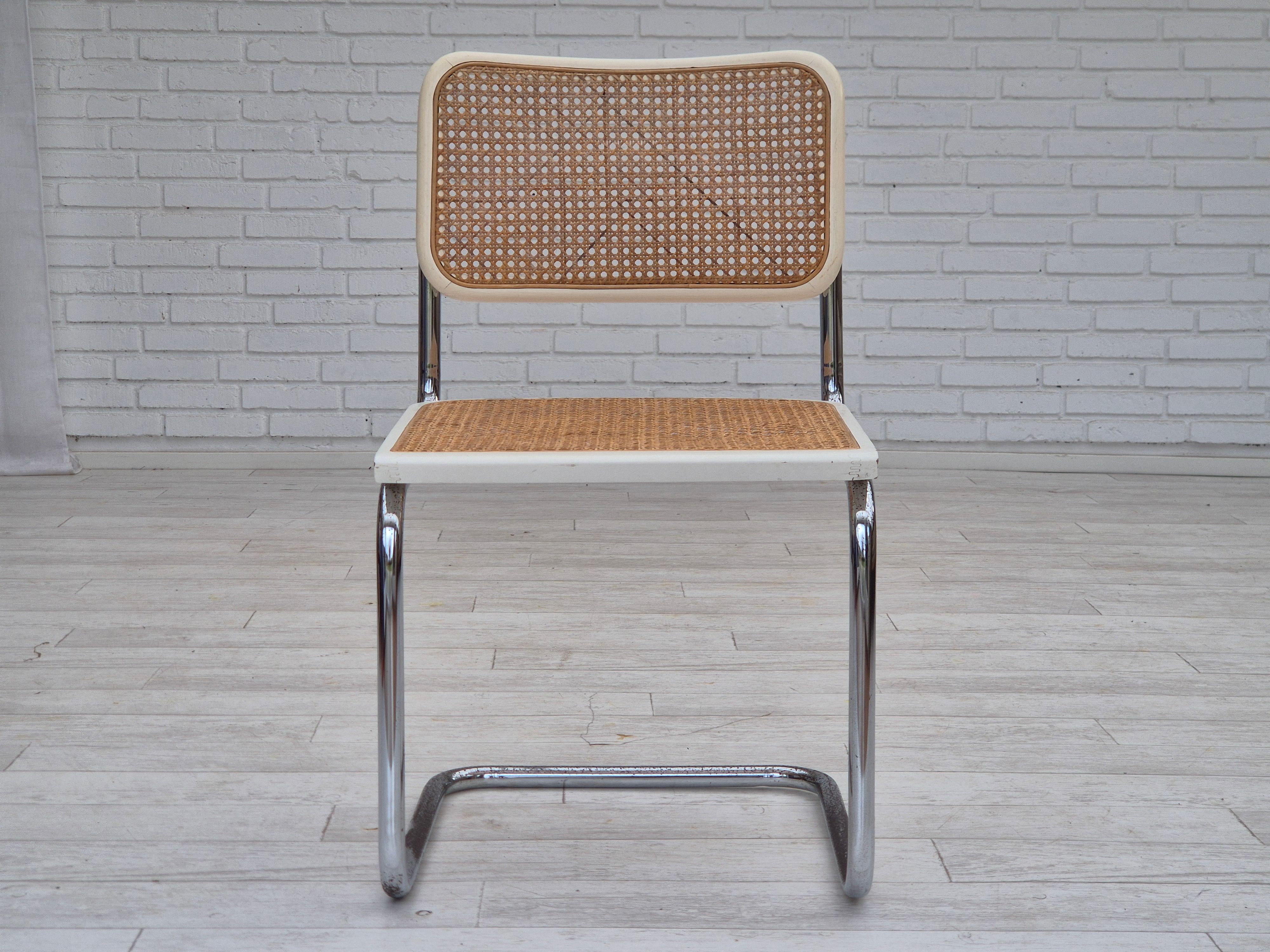 1970s, pair of Italian vintage chairs, Bauhaus style, original condition. For Sale 3