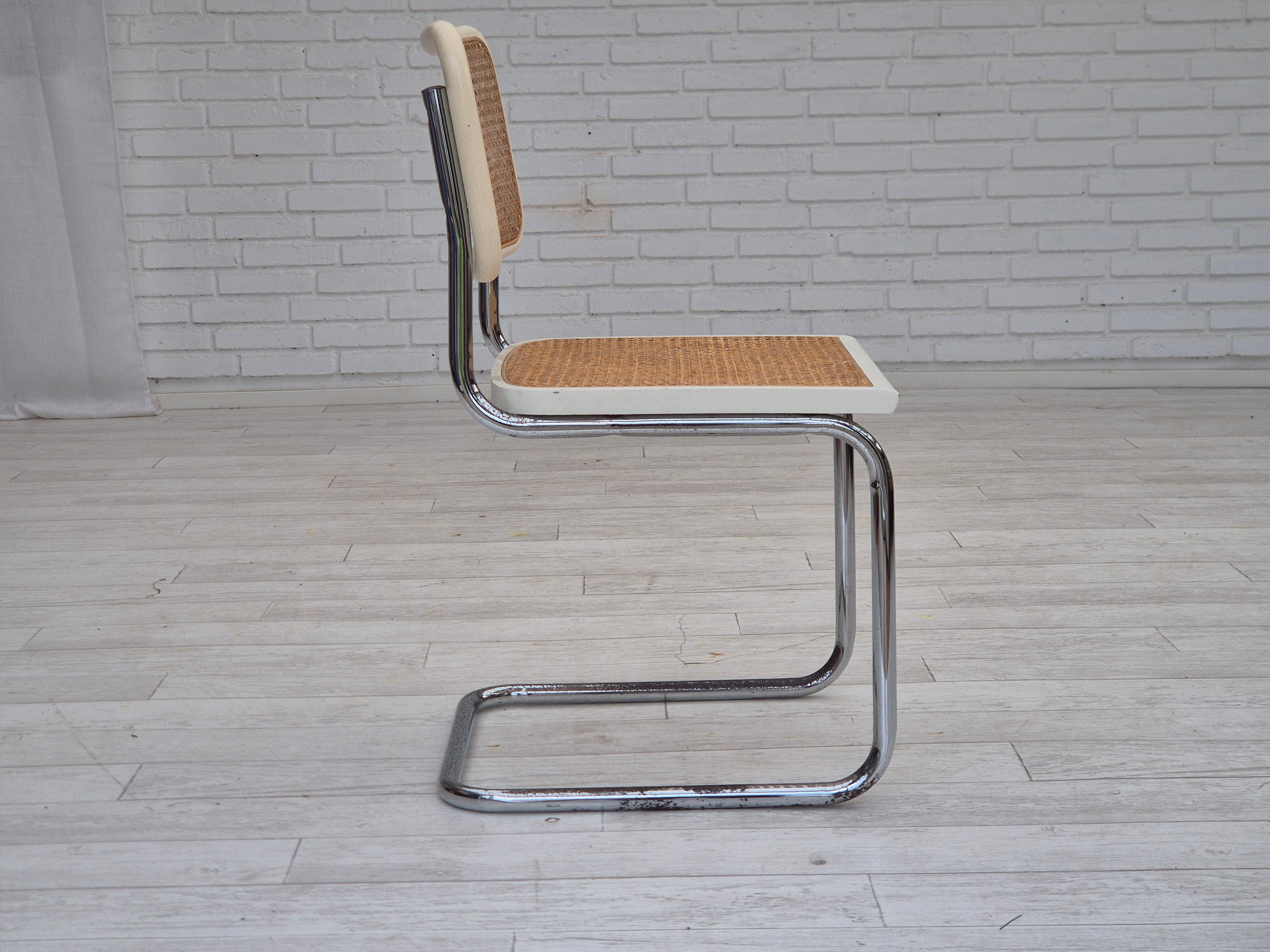 1970s, pair of Italian vintage chairs, Bauhaus style, original condition. For Sale 4