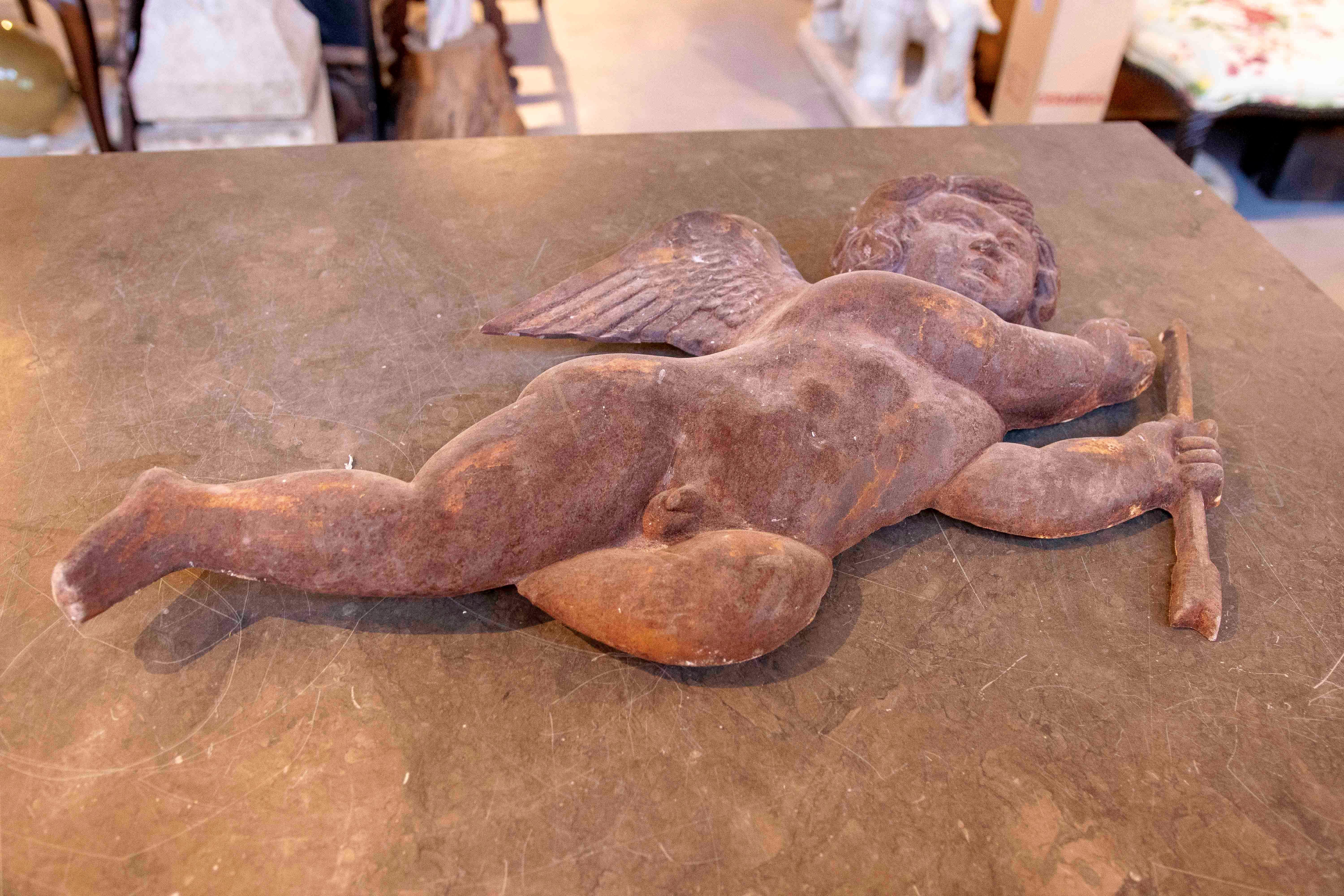 1970 Paire de grands chérubins décoratifs en fer ancien pour le mur en vente 12