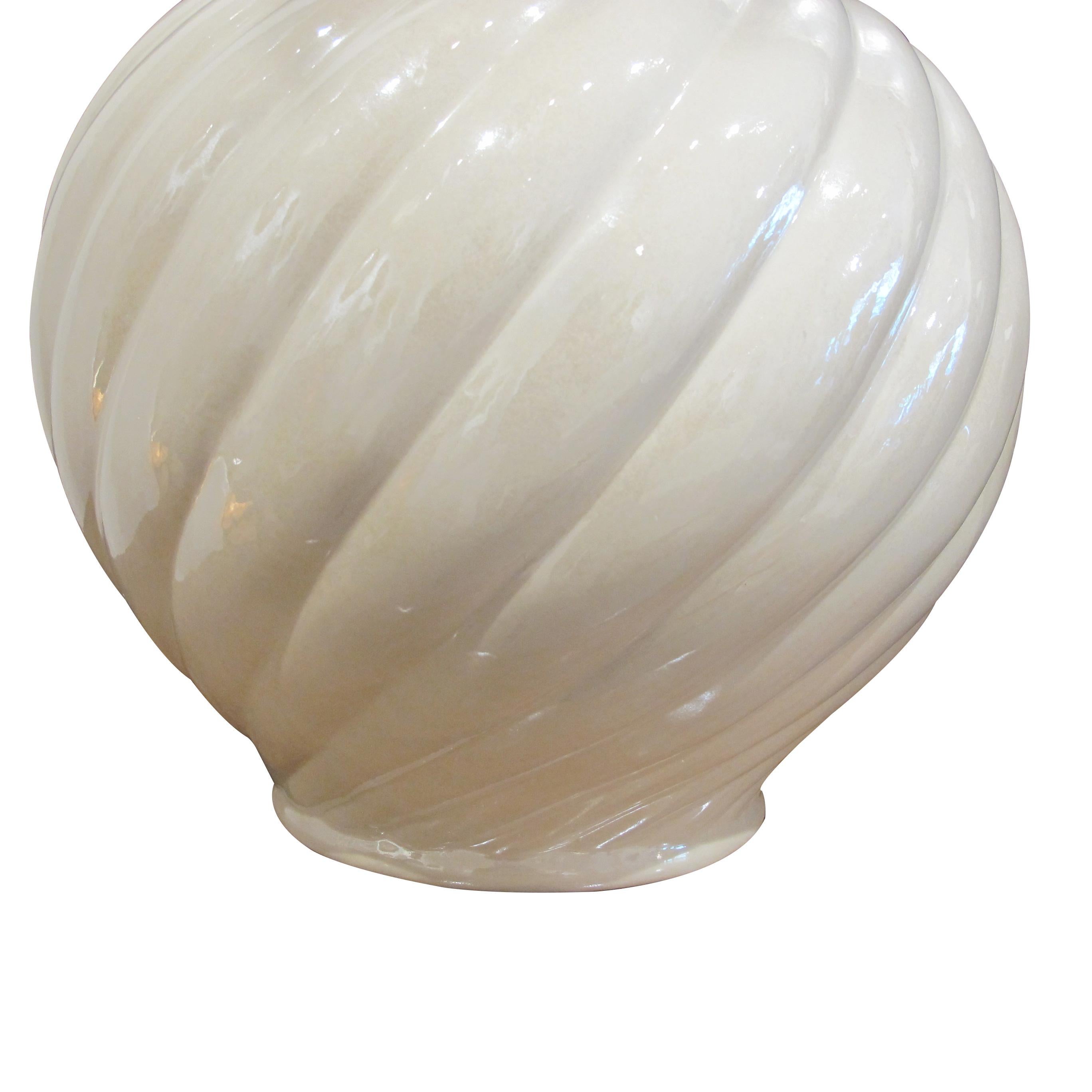 Smaltato Coppia di grandi lampade da tavolo in ceramica smaltata degli anni '70 di Tommaso Barbi, Italia in vendita