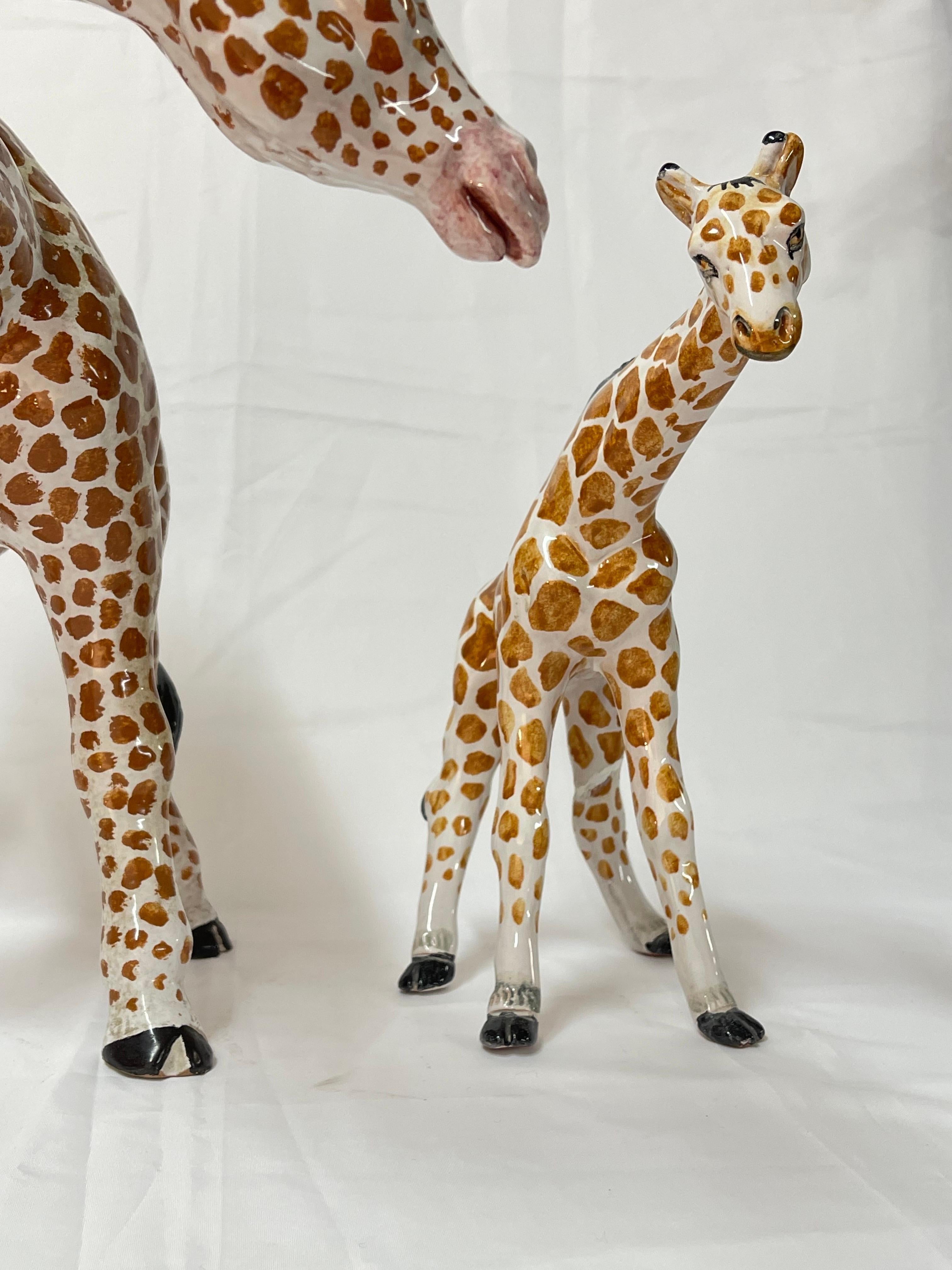 1970er Jahre Paar große italienische Keramik-Giraffen im Angebot 1
