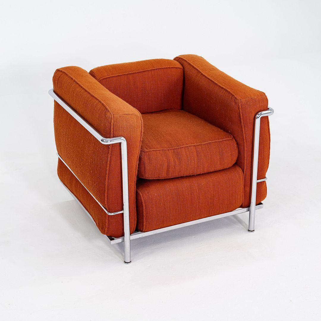 Paire de fauteuils de salon Le Corbusier Jeanneret Perriand LC2 orange des années 1970 4