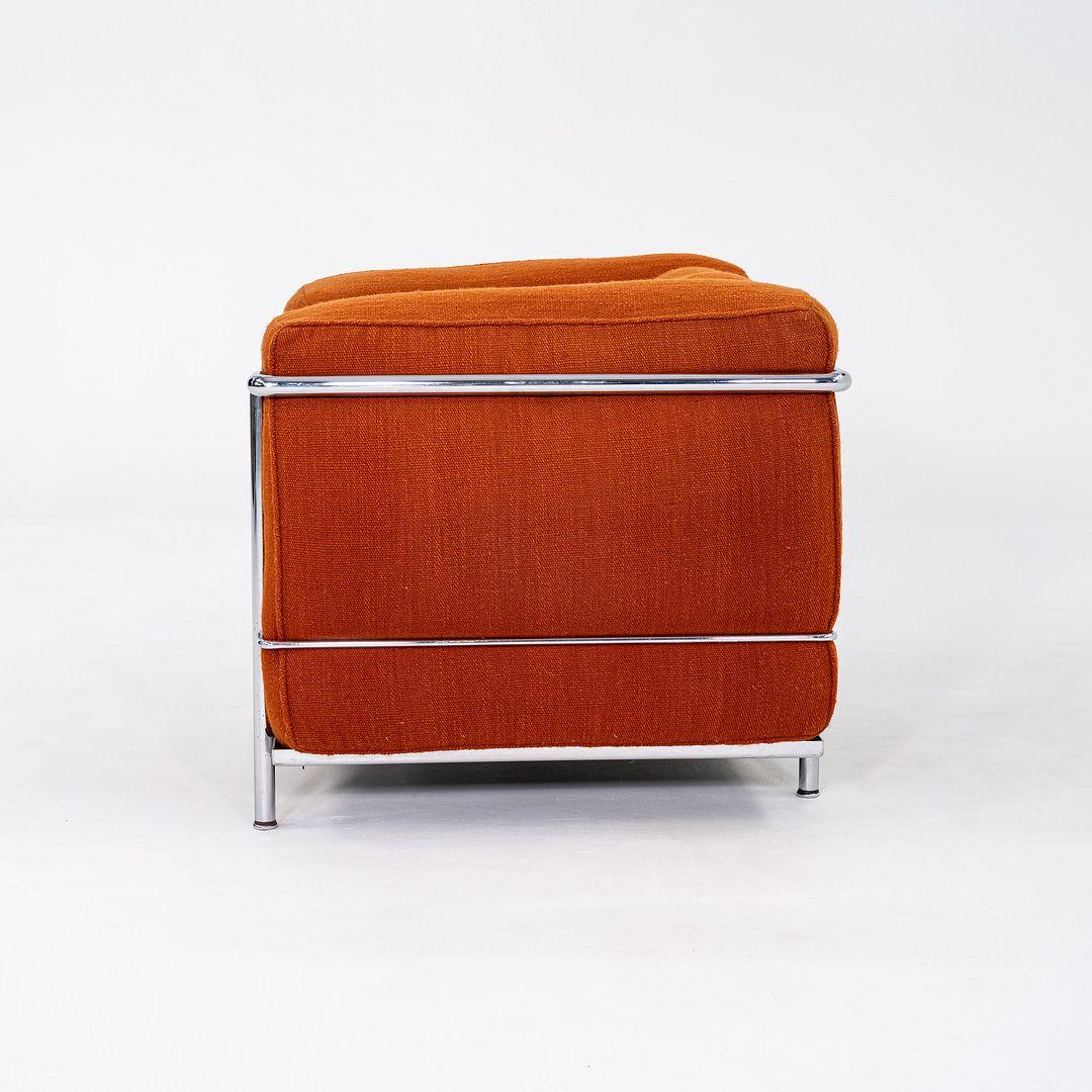 Paire de fauteuils de salon Le Corbusier Jeanneret Perriand LC2 orange des années 1970 Bon état à Philadelphia, PA