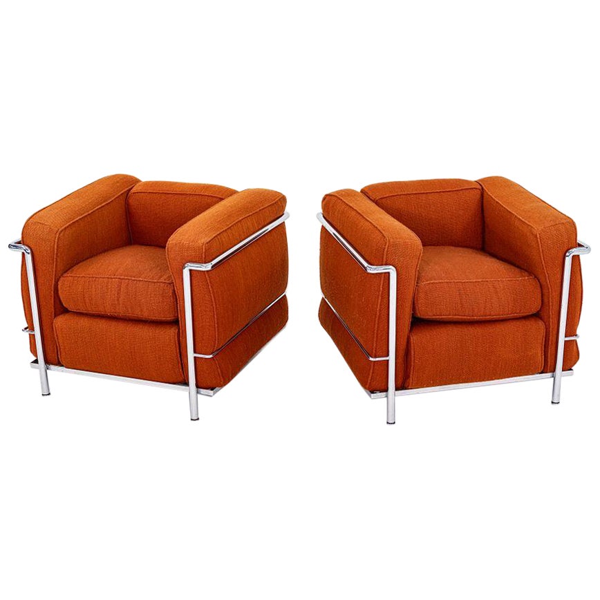 Paire de fauteuils de salon Le Corbusier Jeanneret Perriand LC2 orange des années 1970
