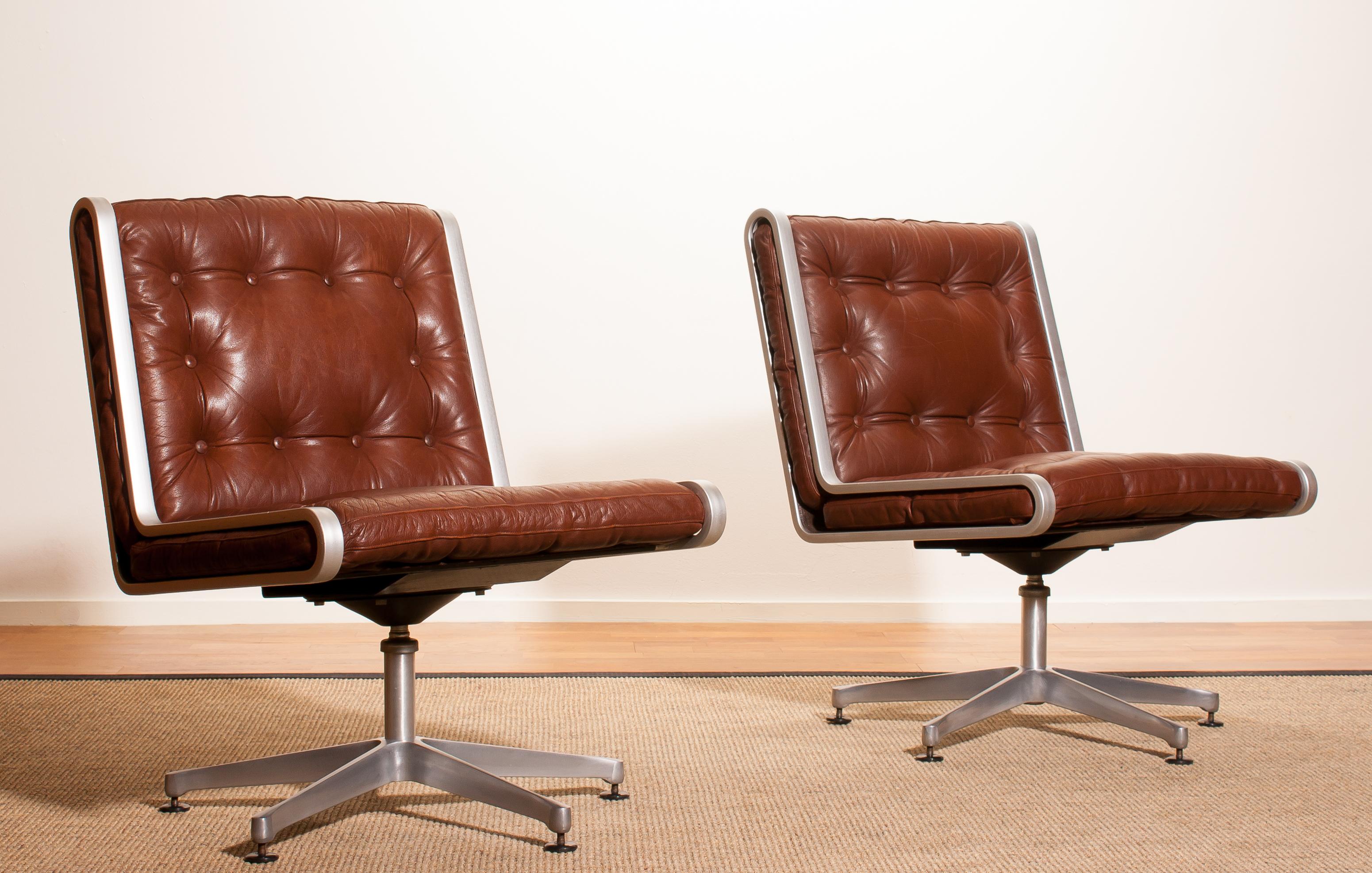 1970s, Pair of Leather and Aluminium Swivel Chairs In Excellent Condition In Silvolde, Gelderland