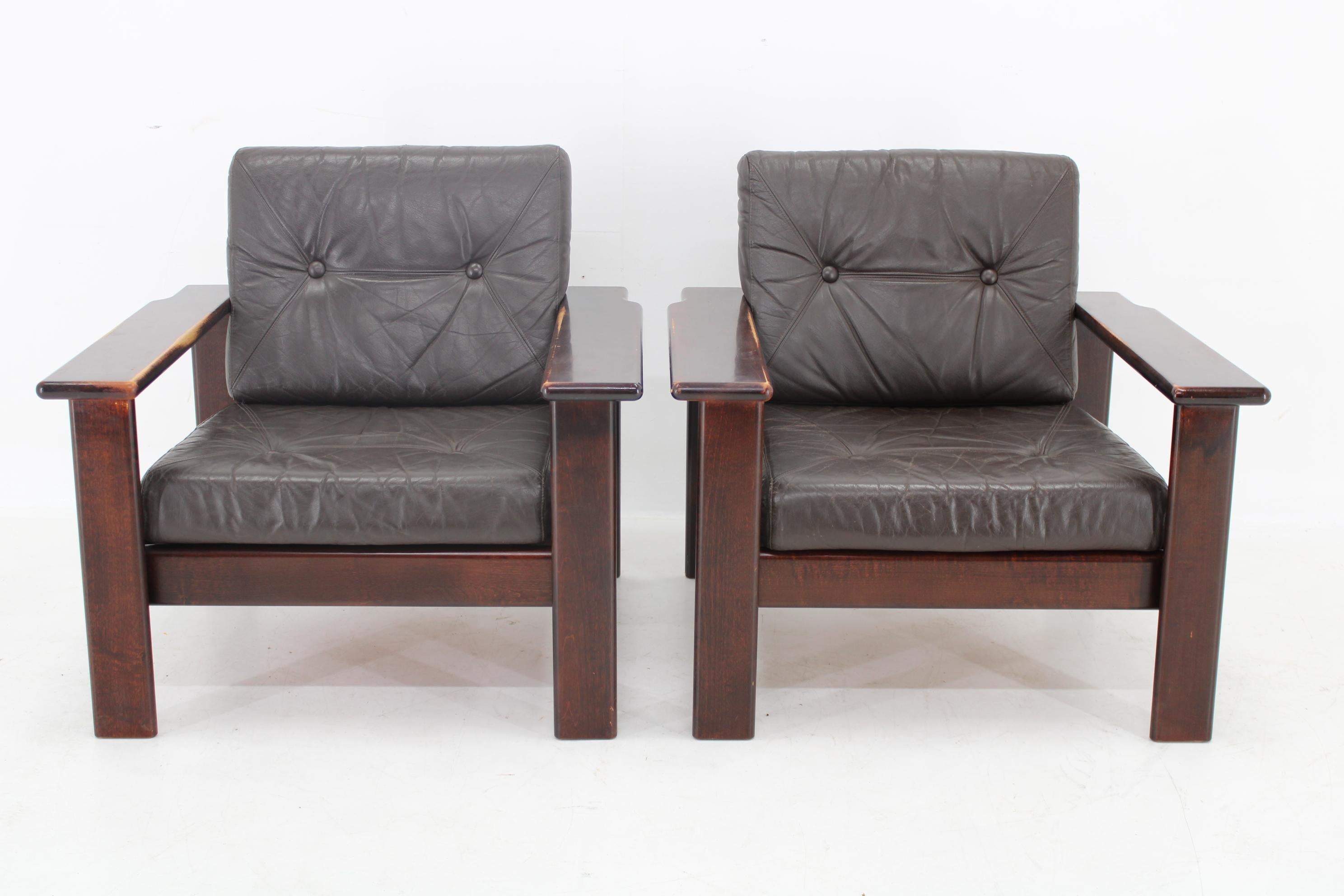 Mid-Century Modern 1970s Pair of Leather Armchairs by Lepofinn, Finland For Sale