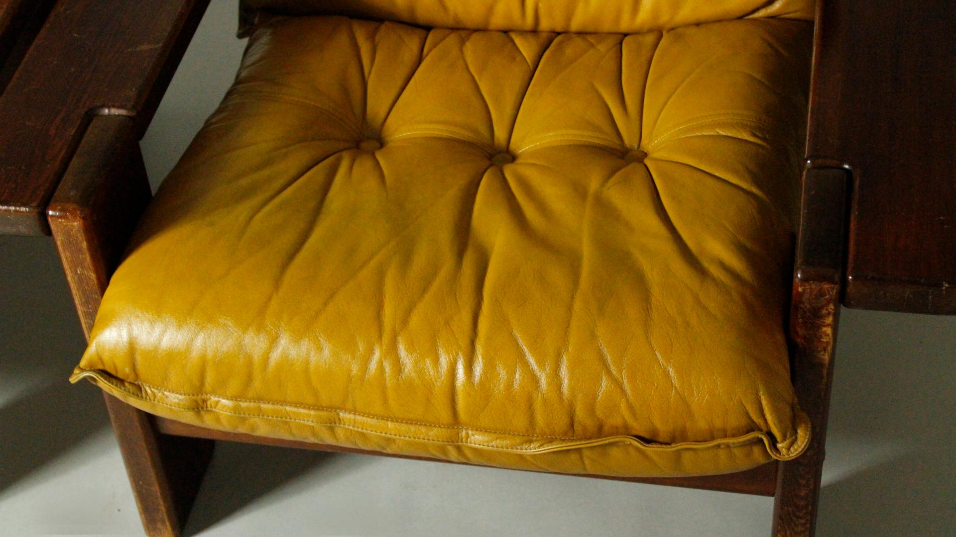 1970s Pair of Leather Club Chairs from Finland For Sale 1